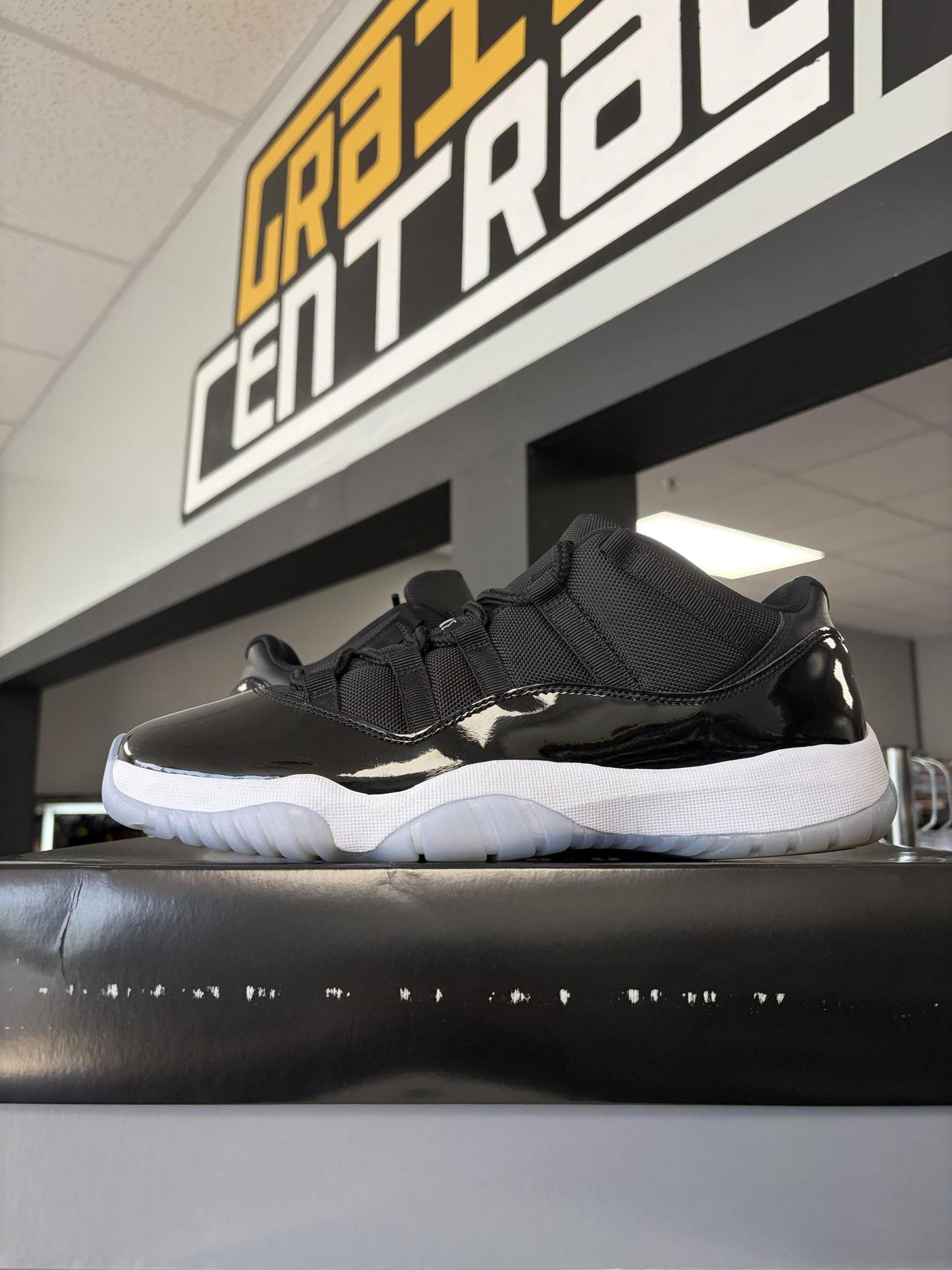 Jordan 11 Low "Space Jam" Used Size 11