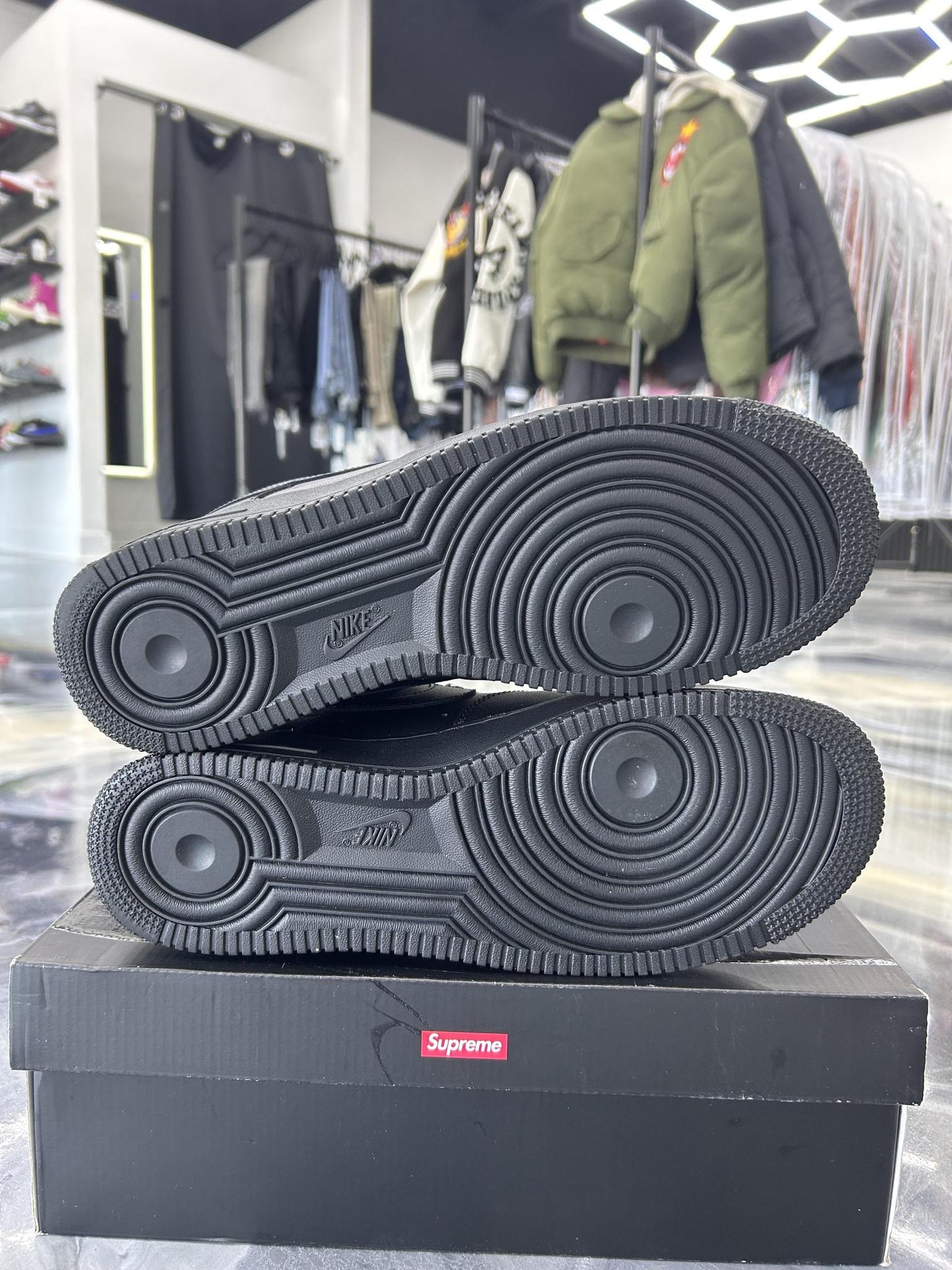Supreme Air Force 1 Low "Black" Used Size 10.5
