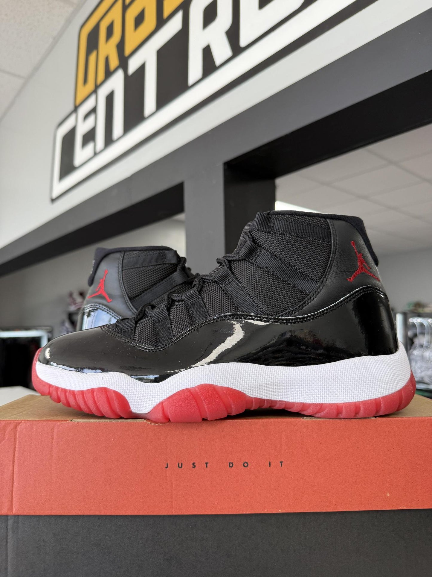 Jordan 11 "Bred" Used Size 8.5
