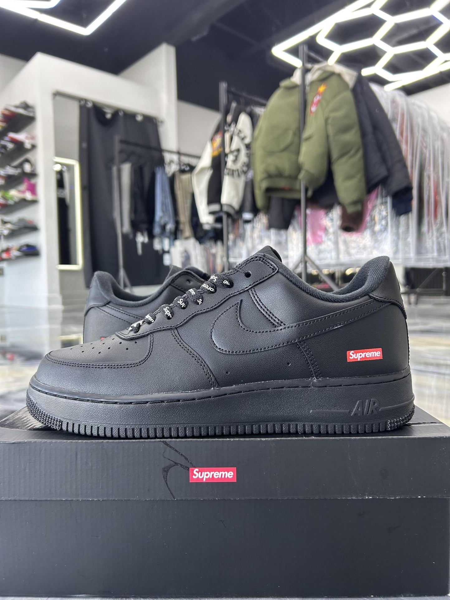 Supreme Air Force 1 Low "Black" Used Size 10.5