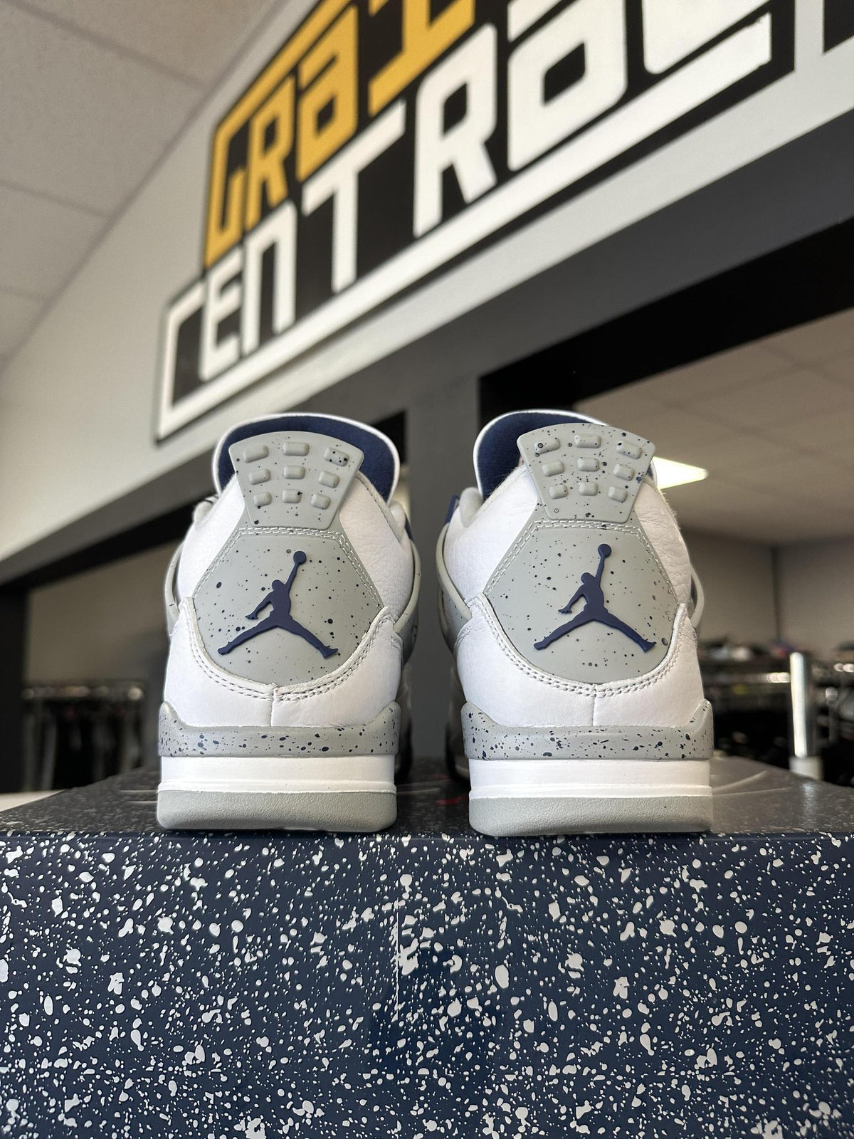 Jordan 4 "Midnight Navy" Size 8 Used