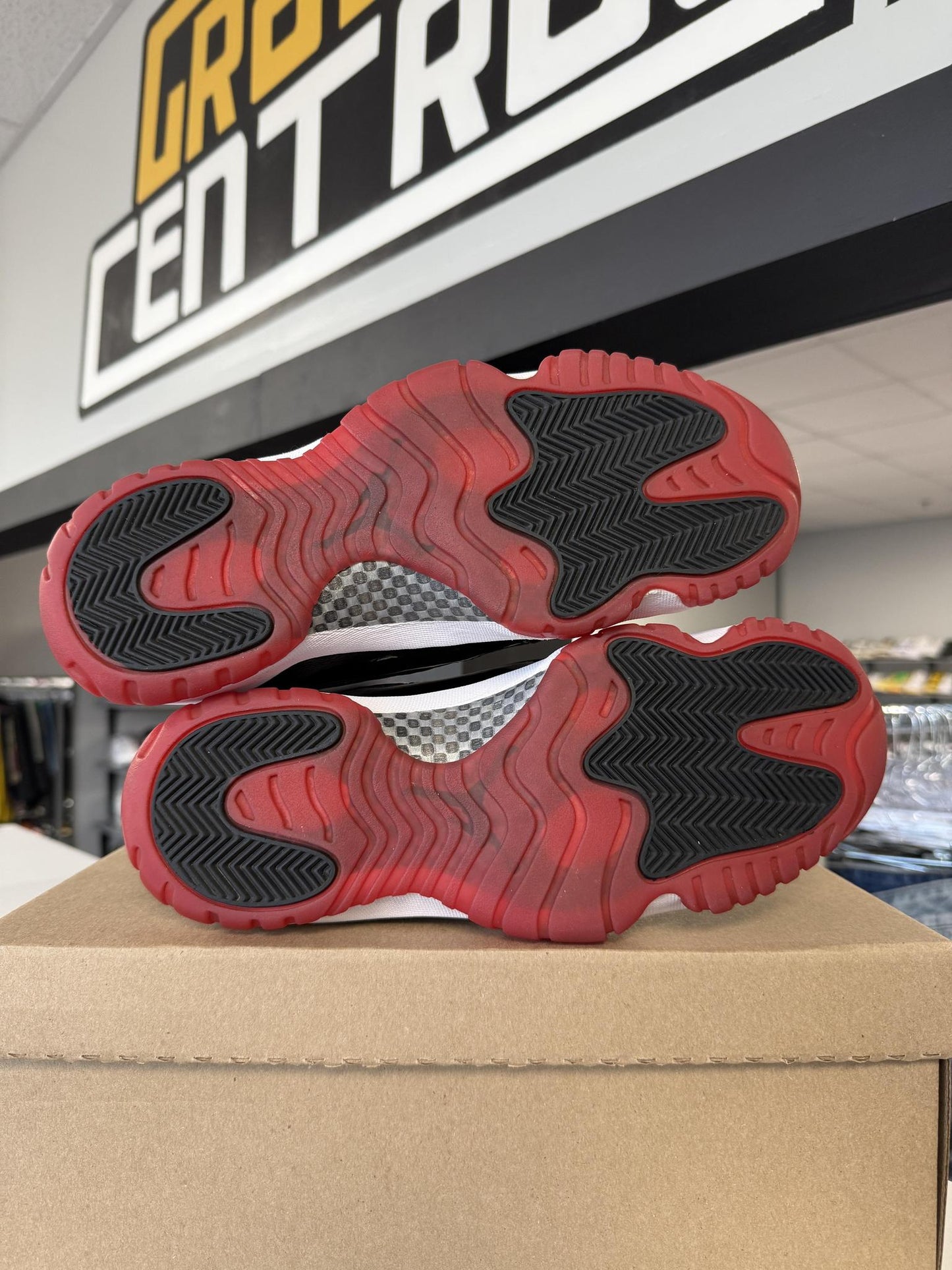 Jordan 11 Low "Concord Bred" Used Size 9.5