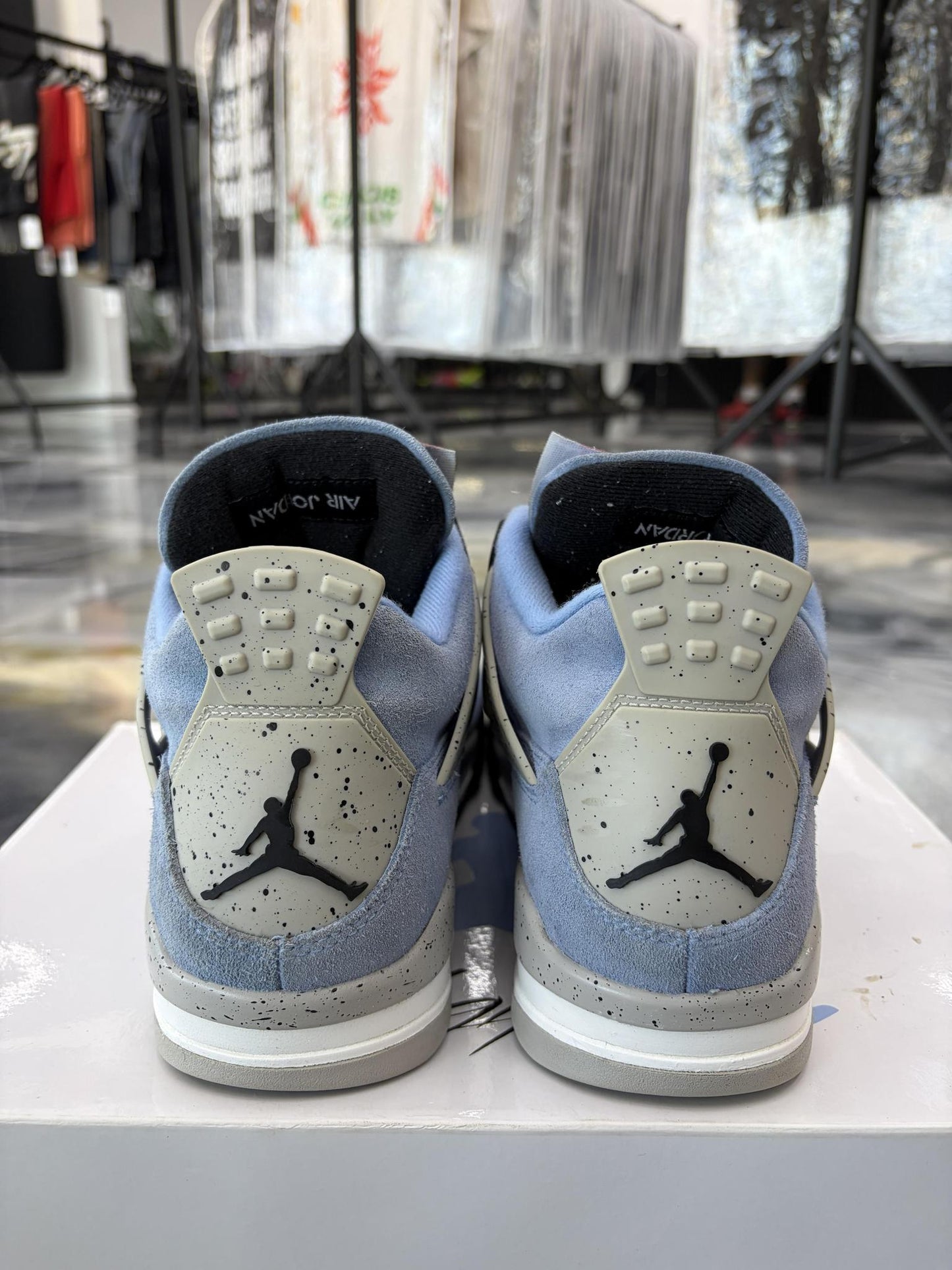 Jordan 4 "University Blue" Used Size 9.5