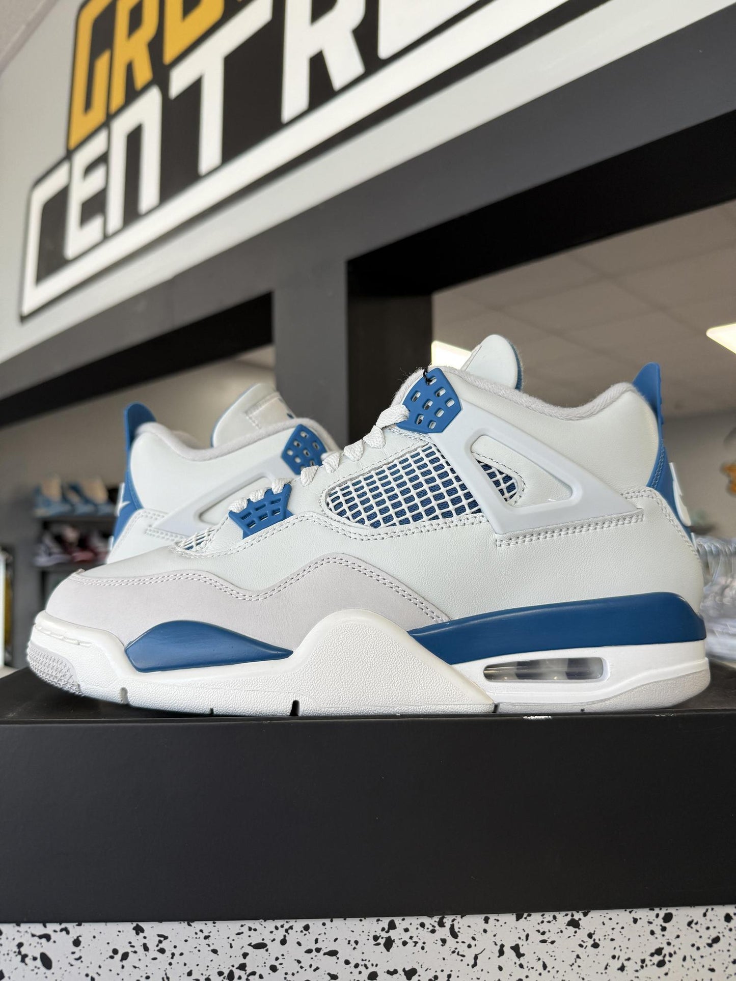 Jordan 4 "Military Blue" Used Size 9