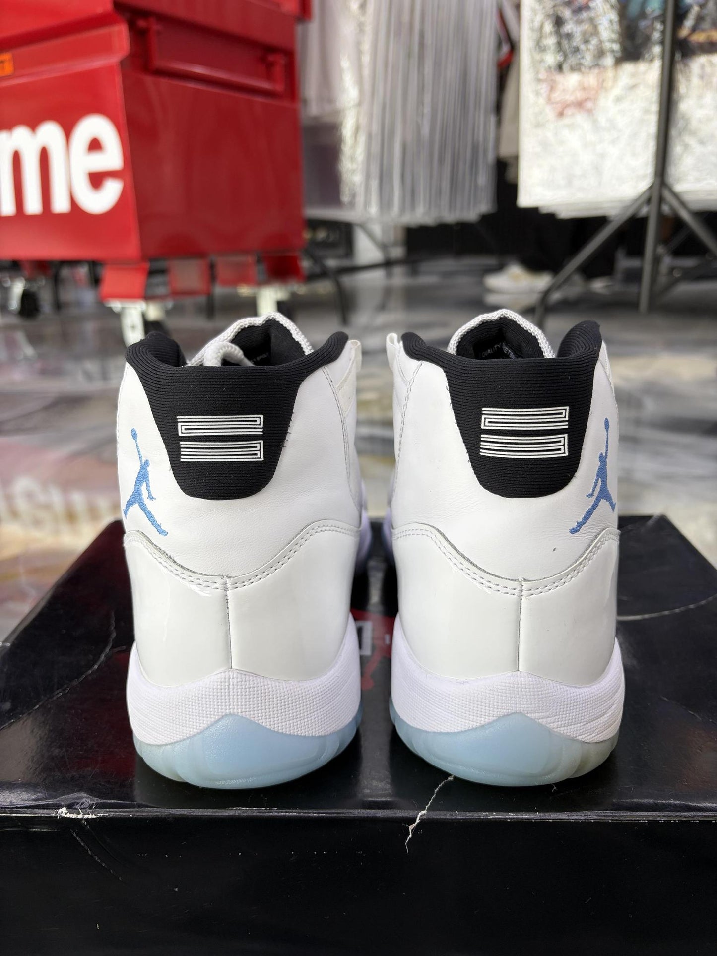 Jordan 11 "Legend Blue" Used Size 9.5