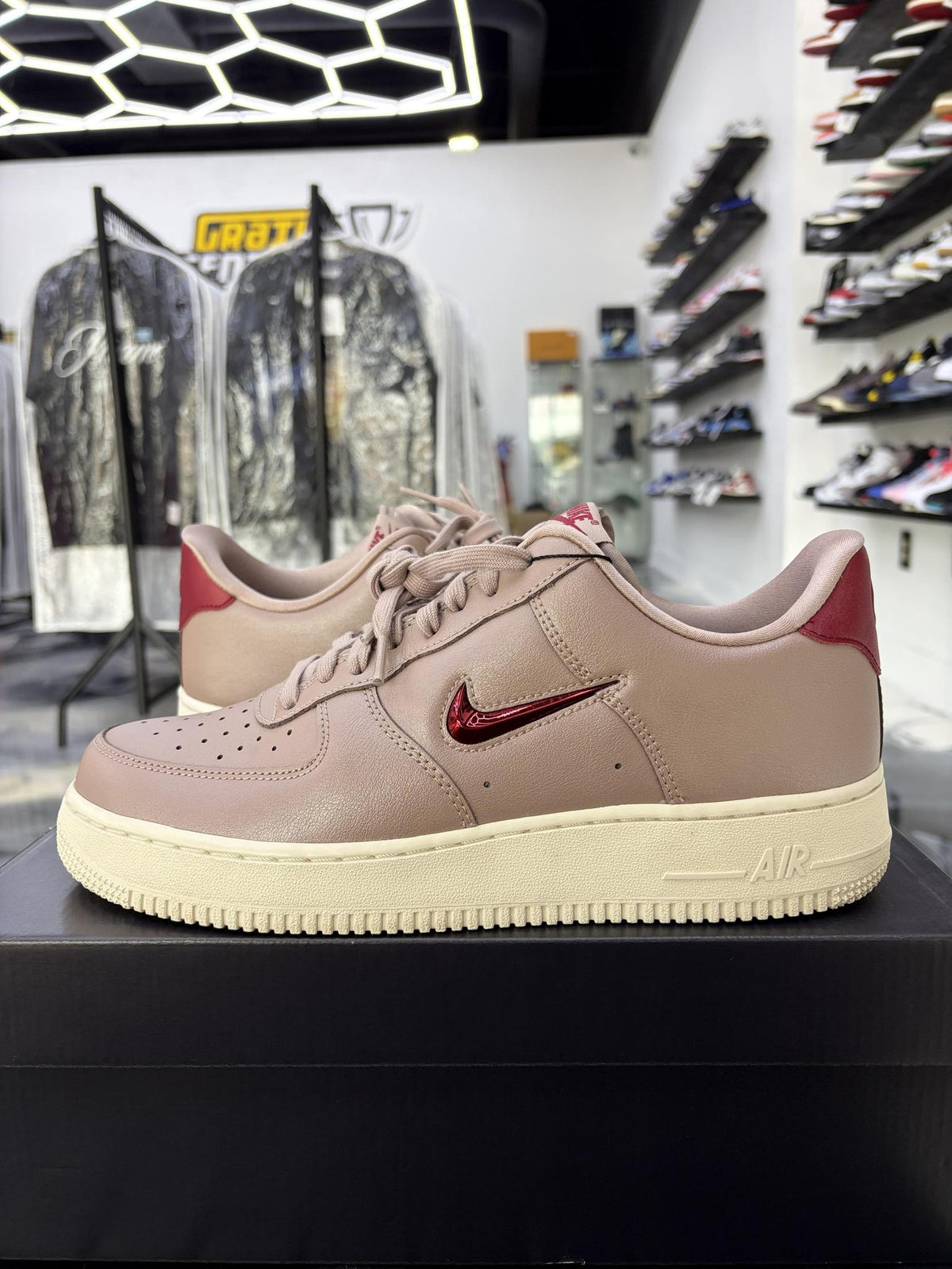 Nike Air Force 1 Low Jewel "Taupe Red Crush" Used Size 9