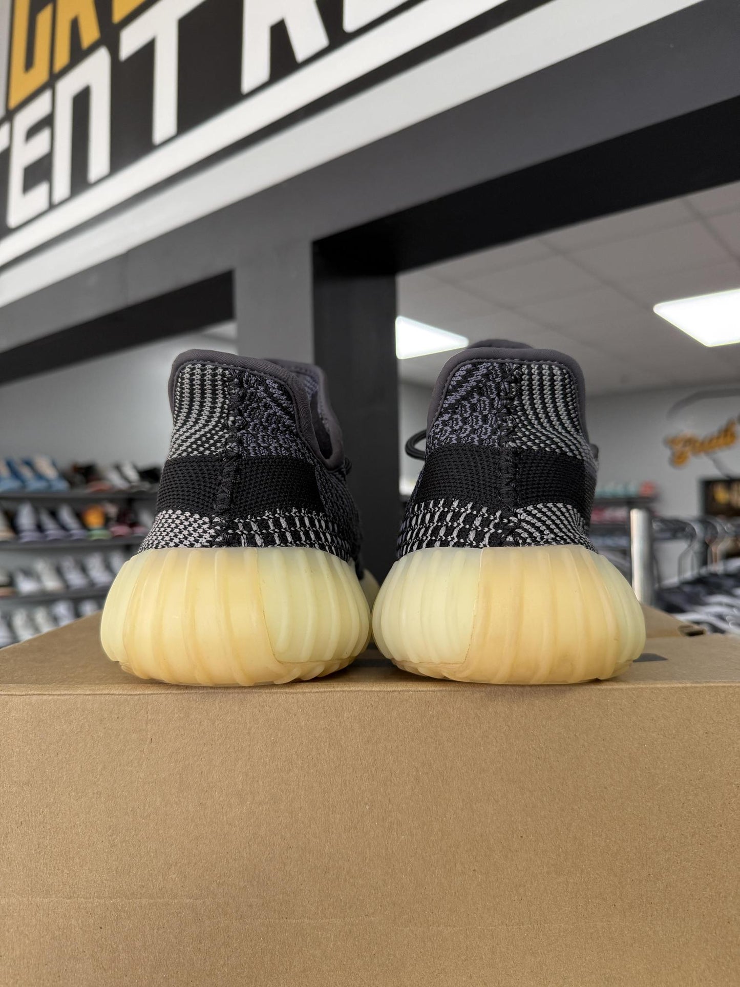 Yeezy 350 V2 "Carbon" Used Size 10.5