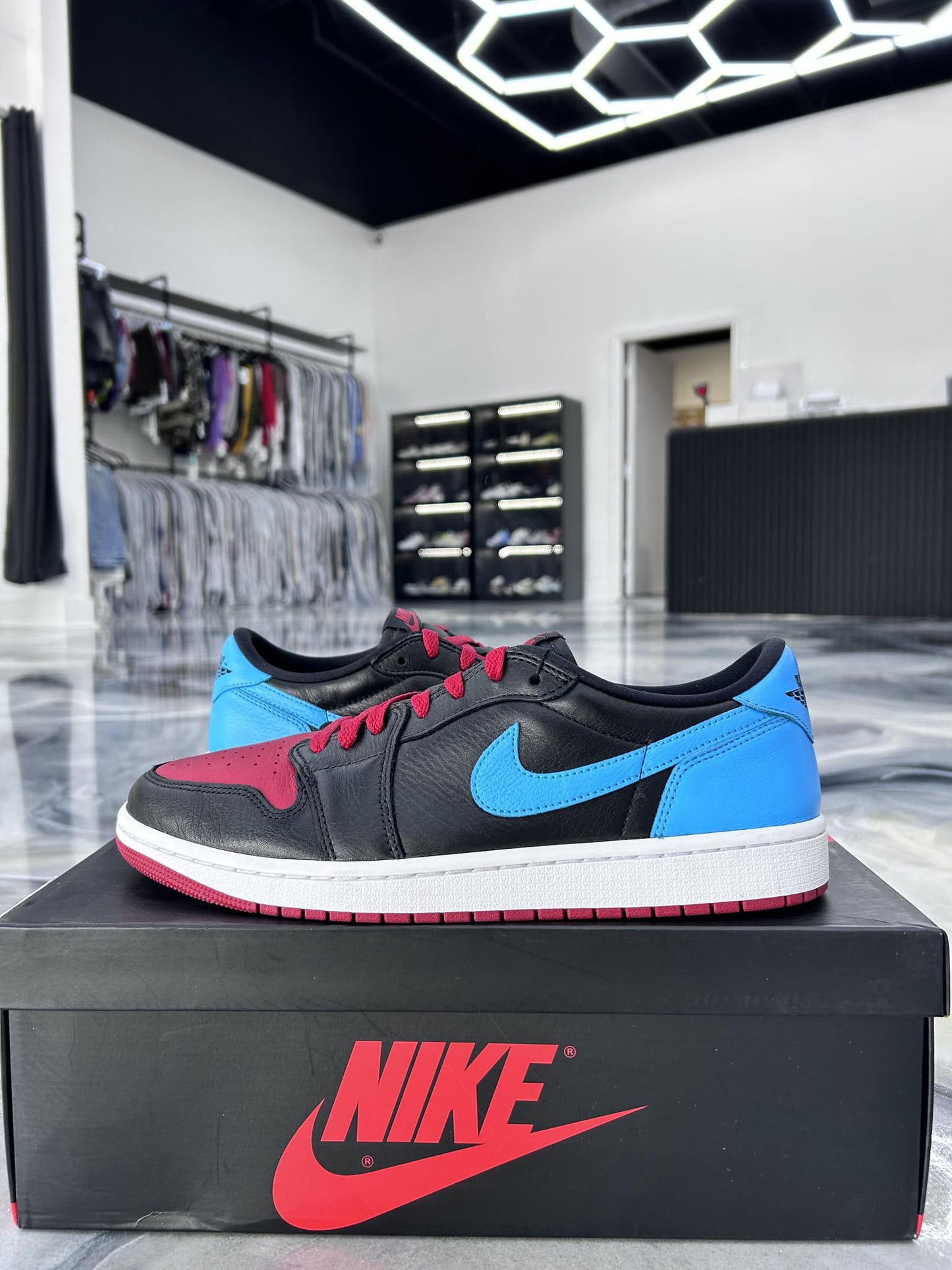 Jordan 1 Low "UNC To Chicago" Used Size 10.5