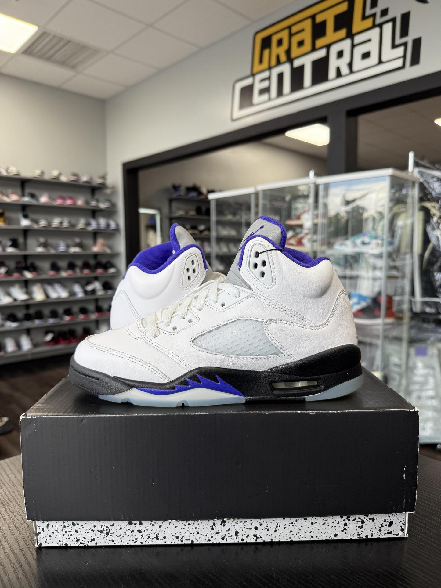 Jordan 5 "Dark Concord" Used Size 5Y/6.5W