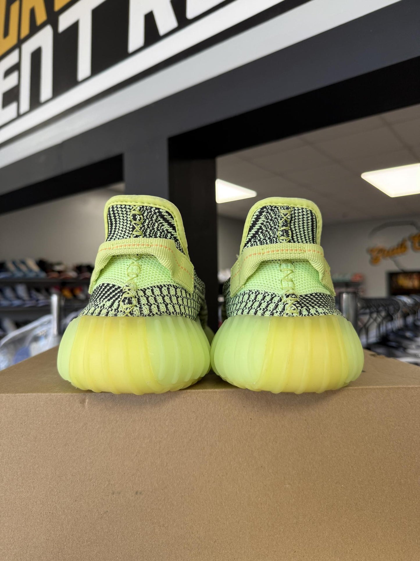 Yeezy 350 V2 "Yeezreel" Used Size 11