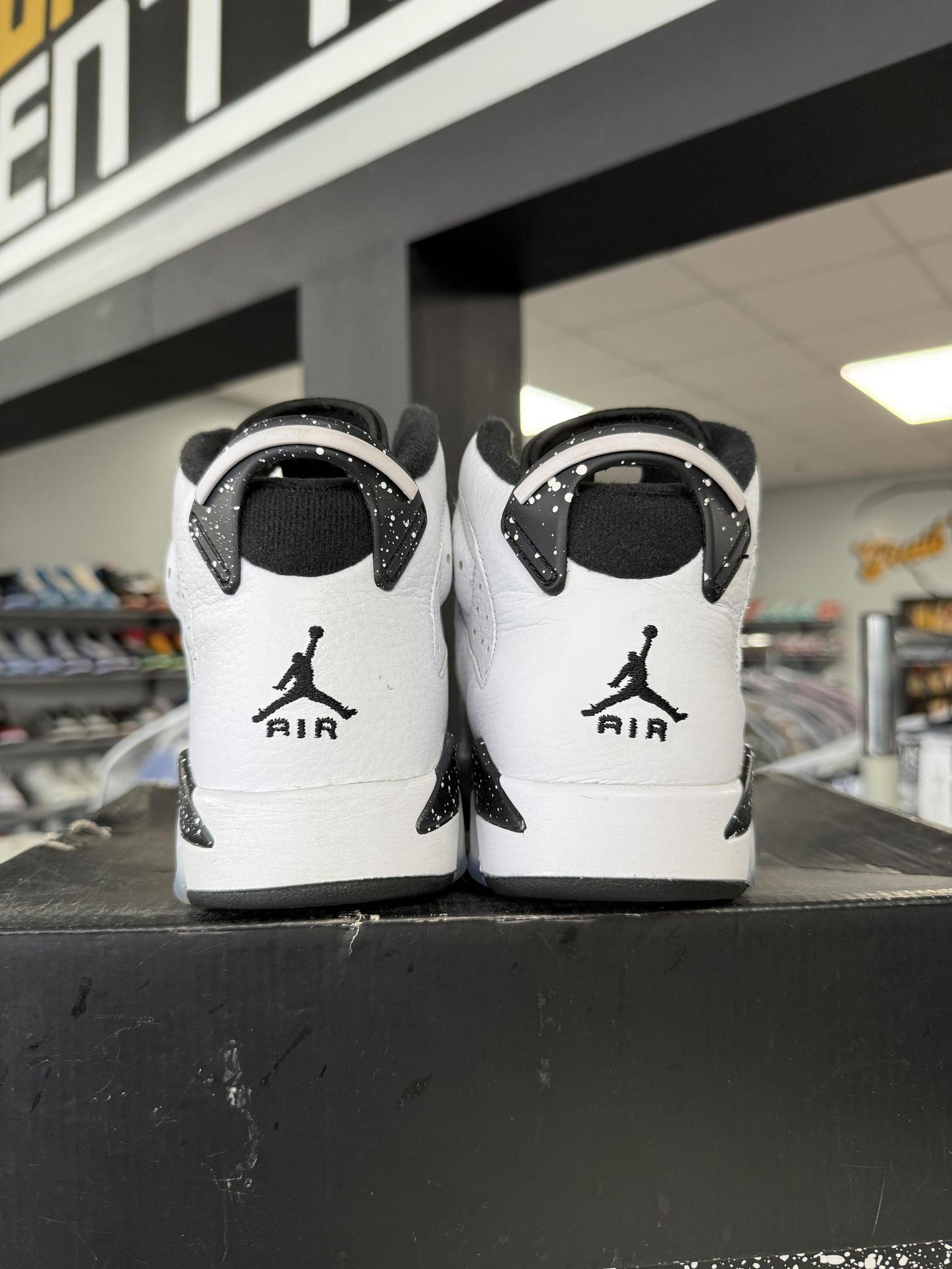 Jordan 6 "Reverse Oreo" Used Size 7Y/8.5W