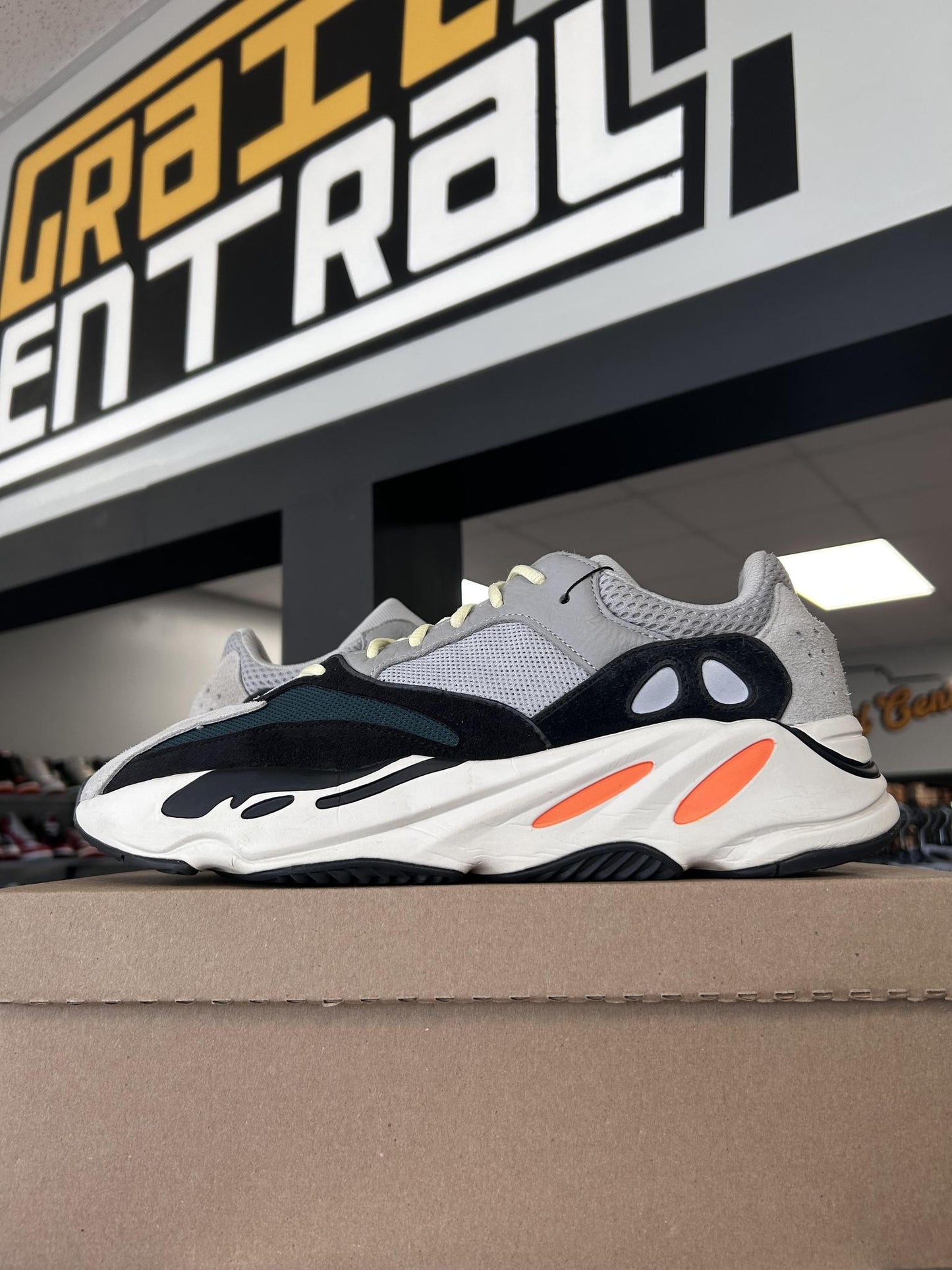 Yeezy "Wave Runner" Used Size 14