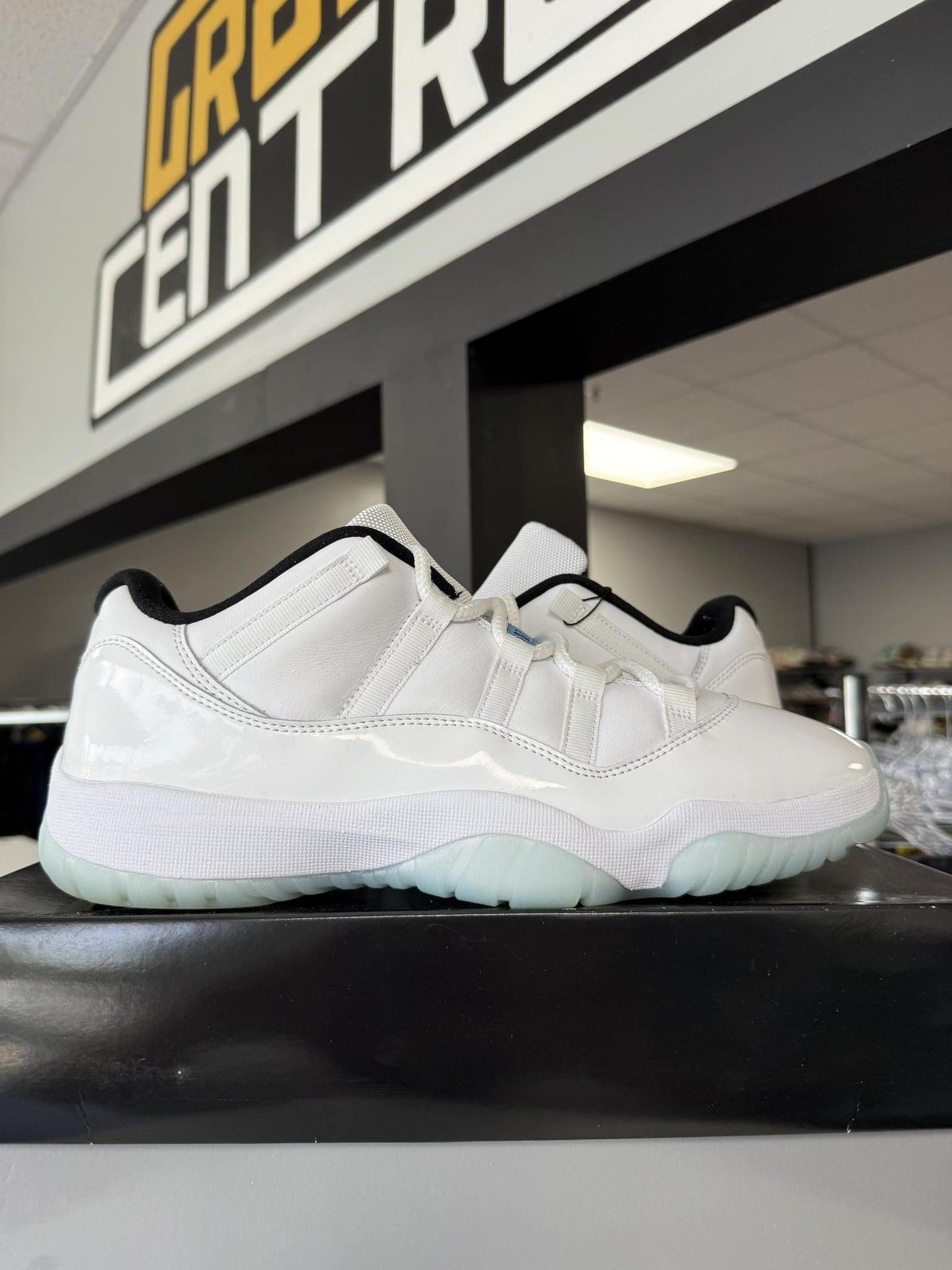 Jordan 11 Low "Legend Blue" Used Size 11