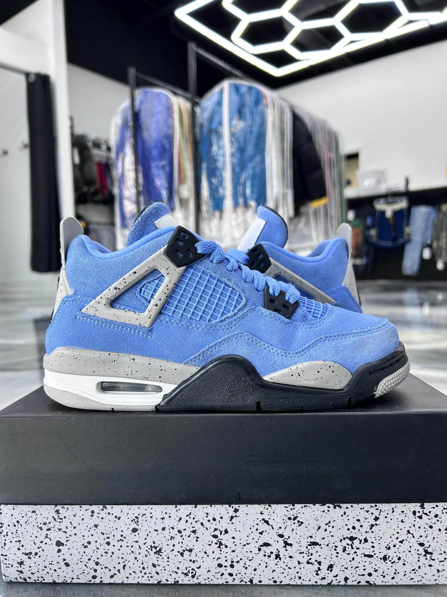 Jordan 4 University Blue Used Size 5Y/6.5W