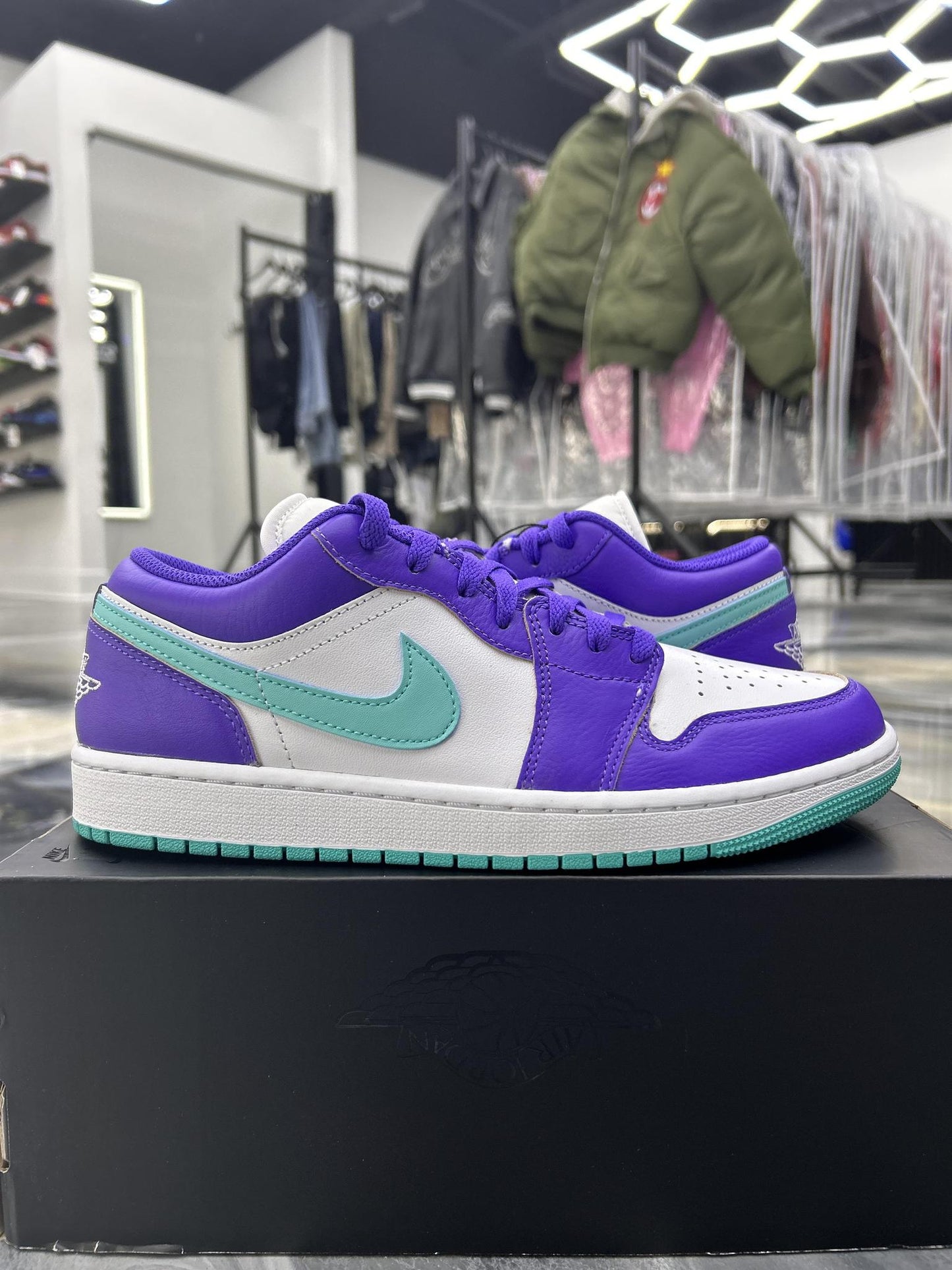 Jordan 1 Low "Purple Teal" Used Size 9