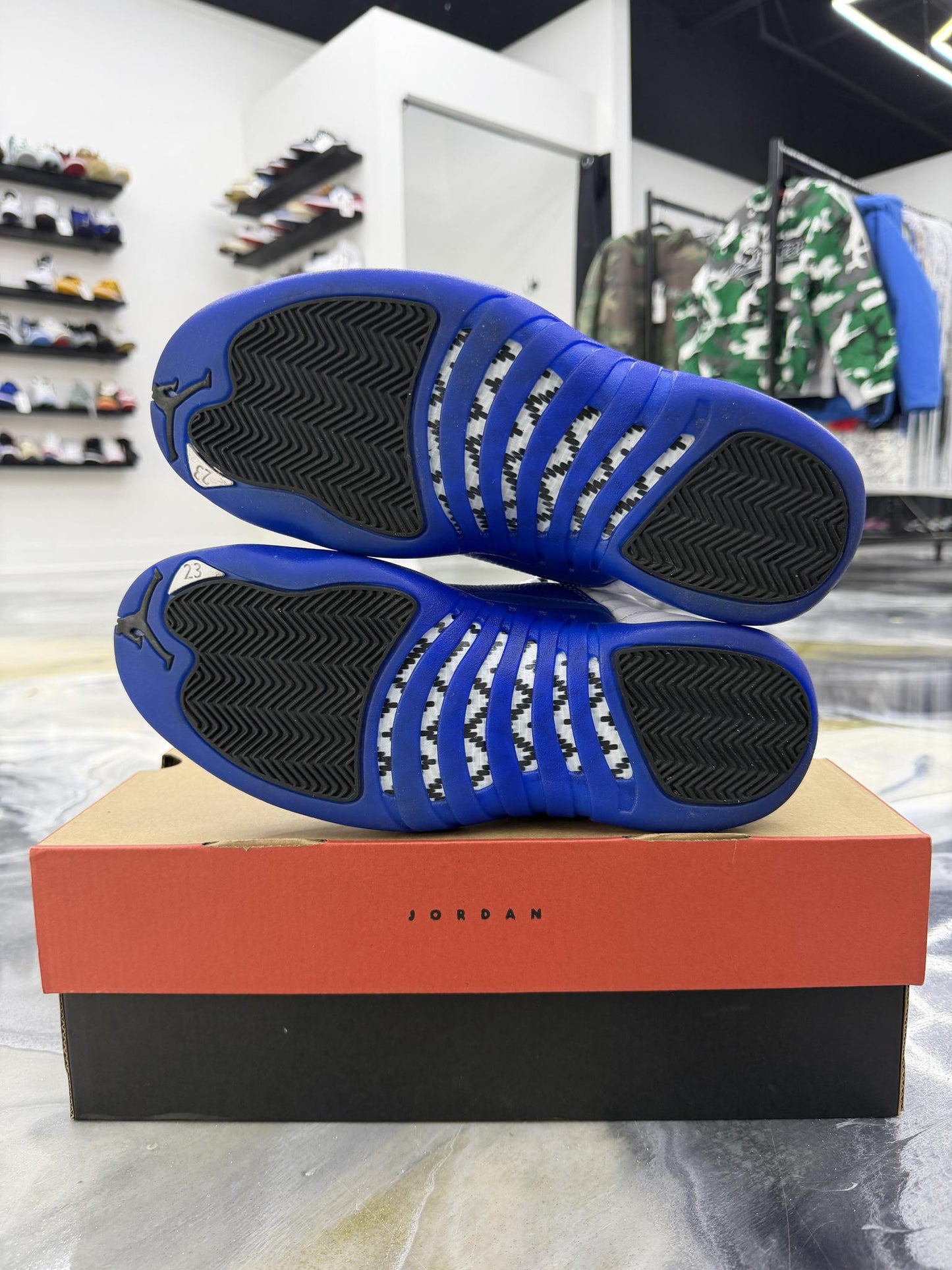Jordan 12 Blueberry Used Size 9