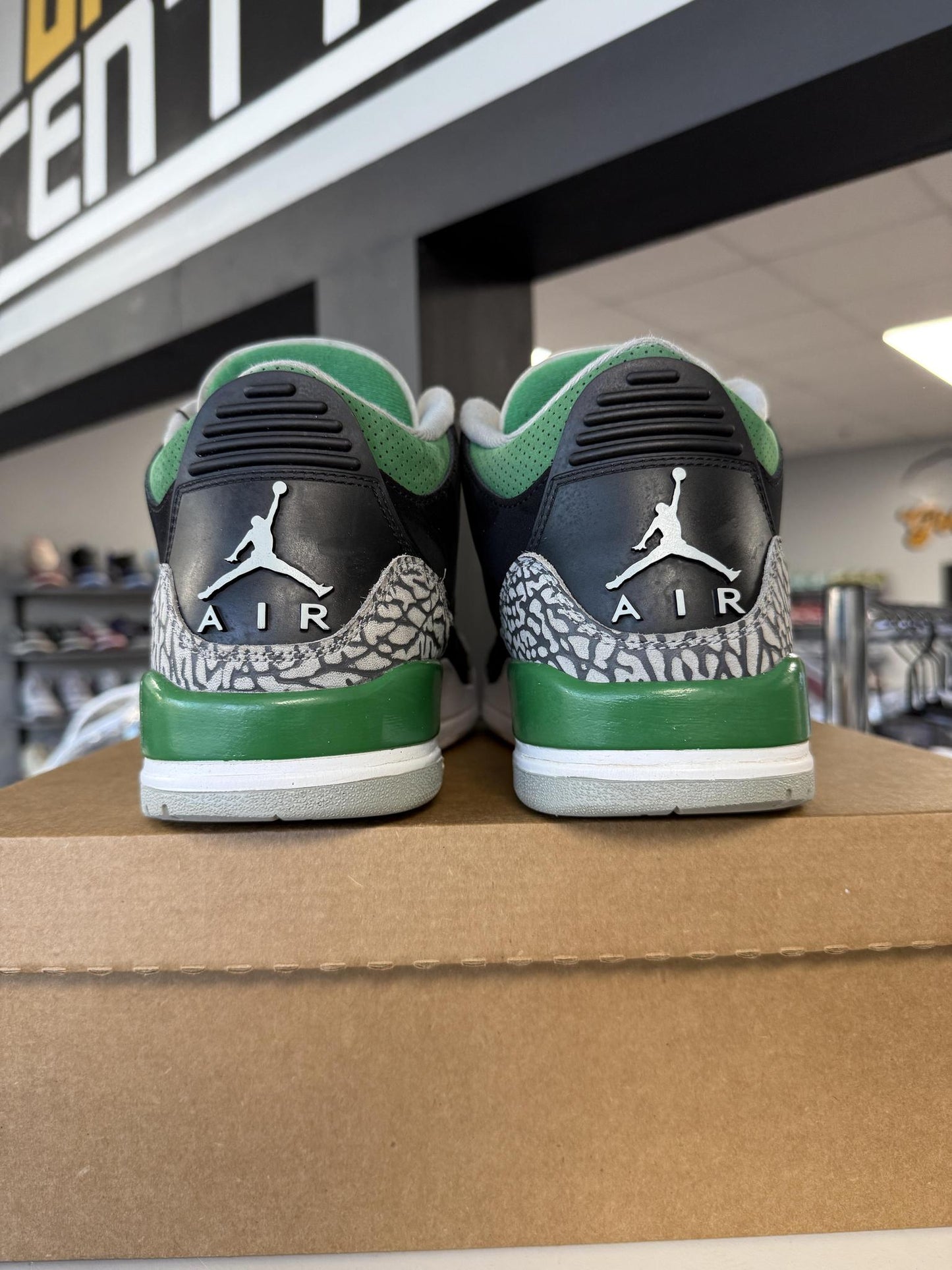 Jordan 3 "Pine Green" Used Size 11