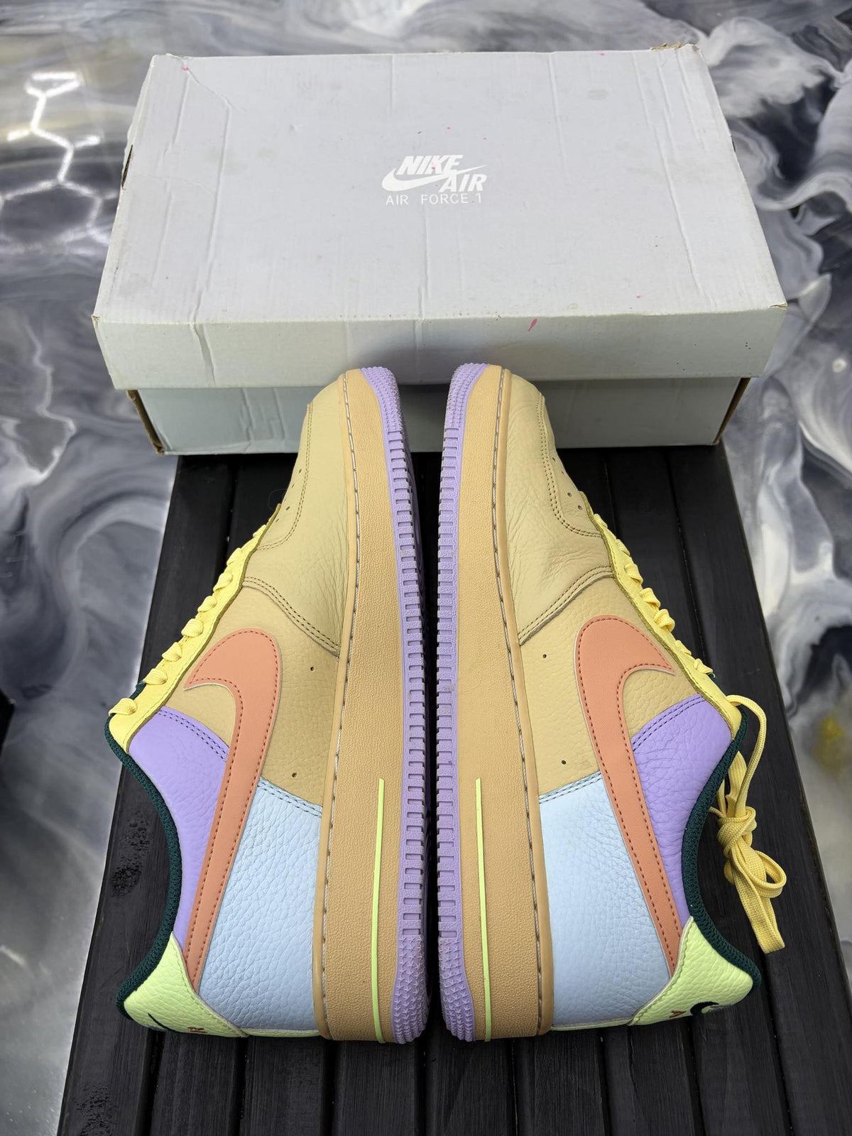 Nike Air Force 1 Low "Sesame Hydrangeas" Used Size 11