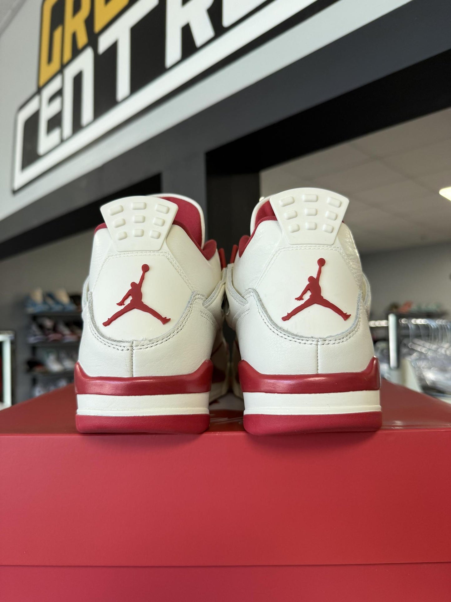 Jordan 4 "Valentines Day" Used Size 8.5