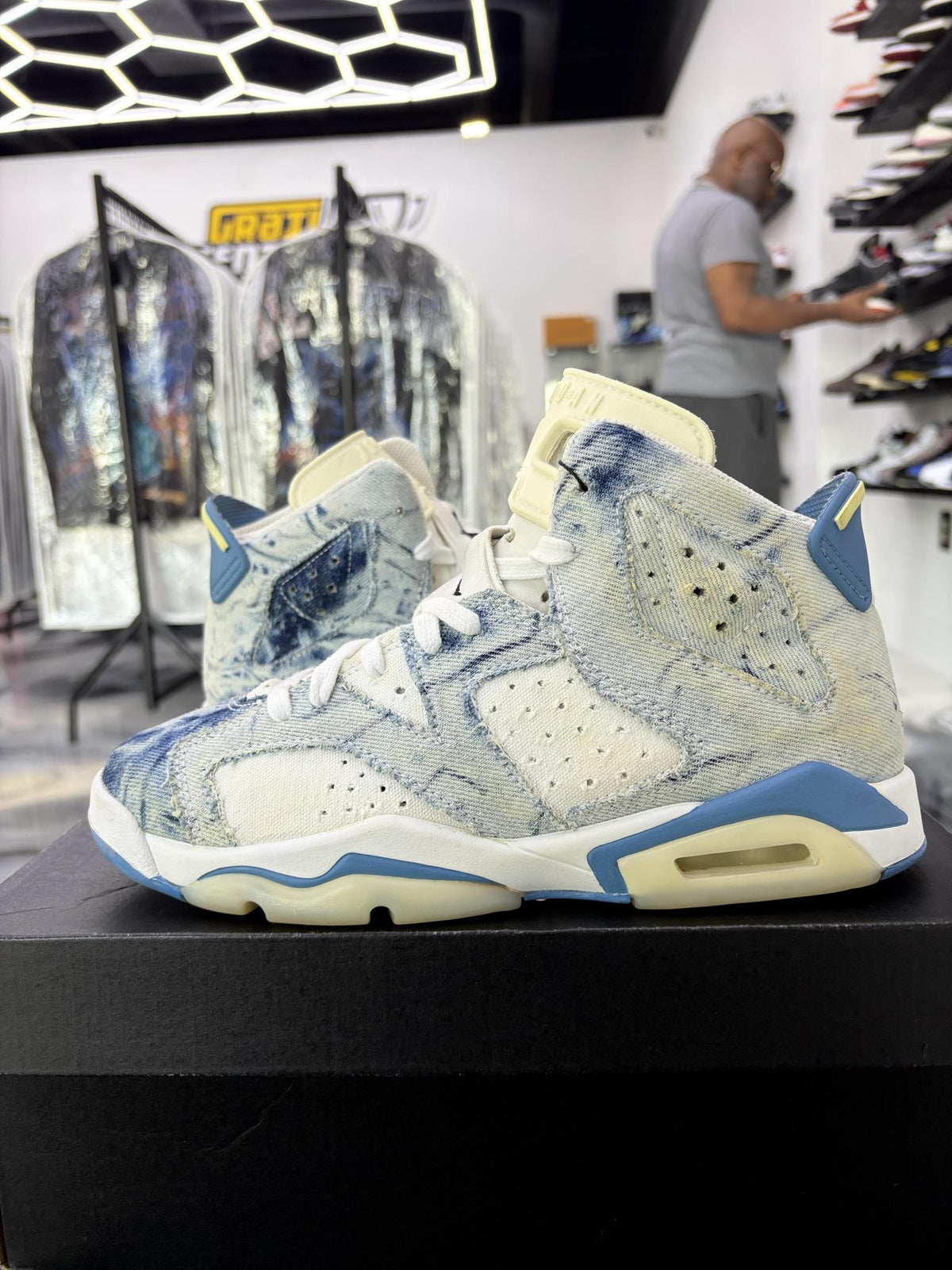Jordan 6 "Washed Denim" Used Size 6.5Y/8W