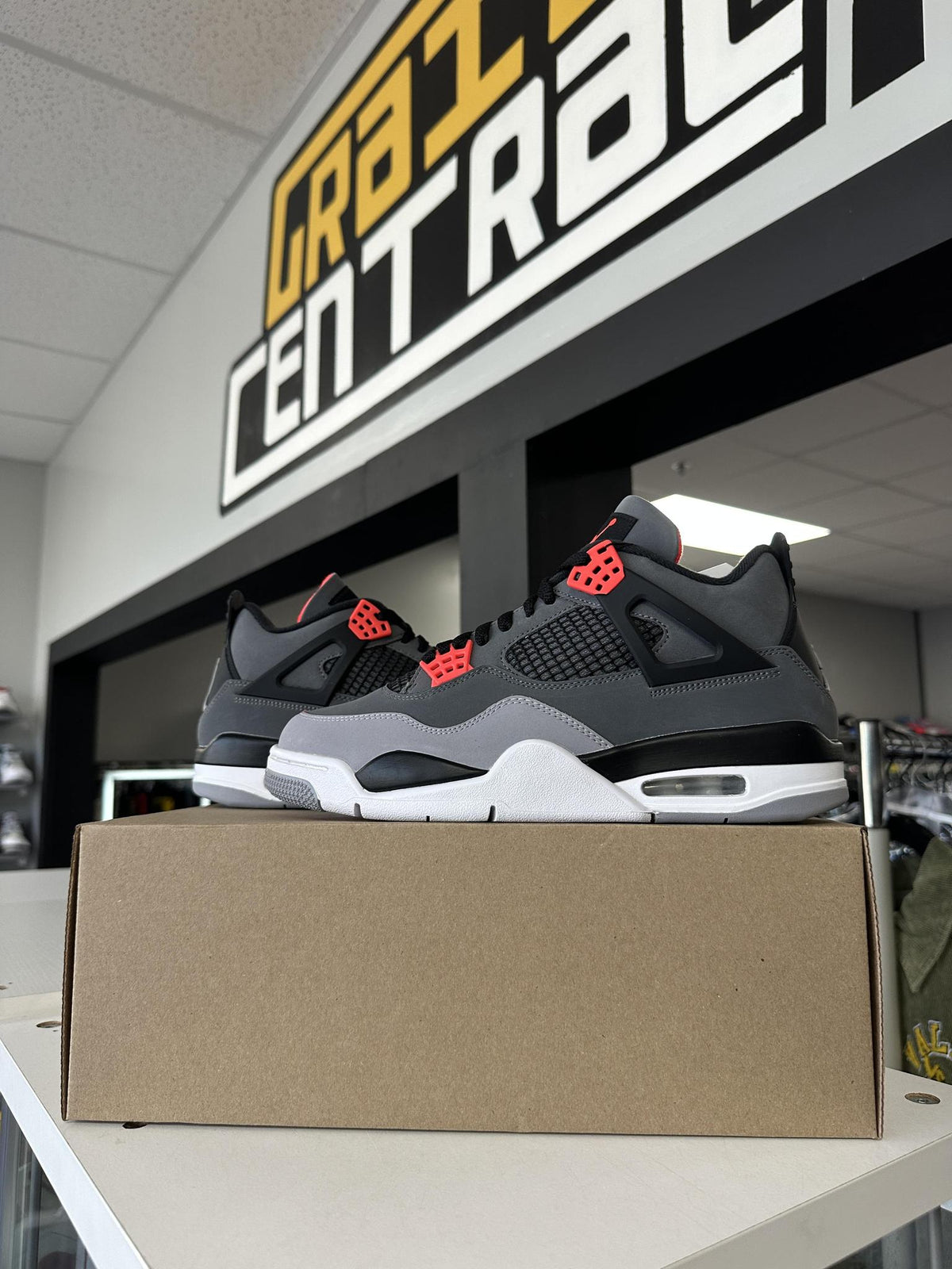 Jordan 4 "Infrared" Used Size 9