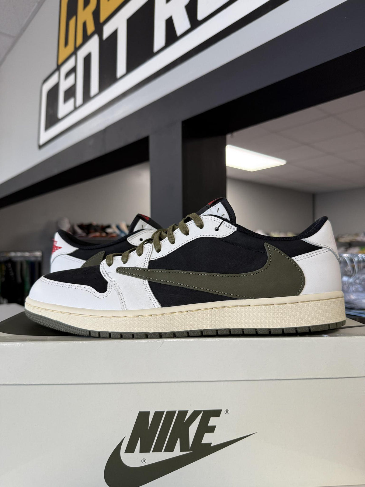 Jordan 1 Low Travis Scott "Olive" Used Size 12.5