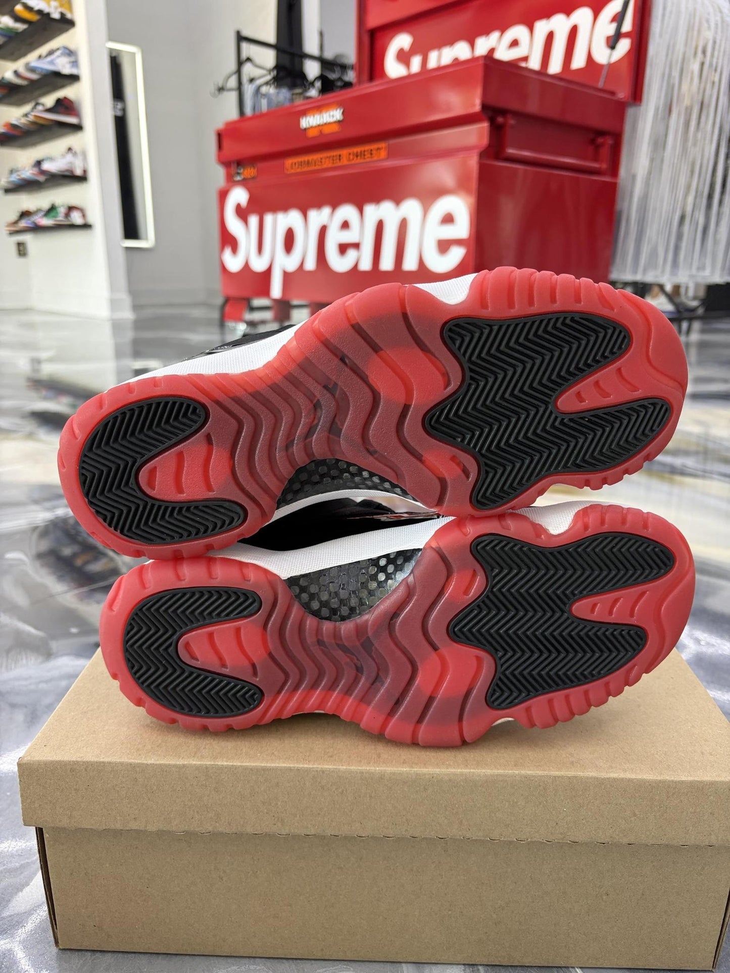 Jordan 11 "Bred" Low Used Size 9.5