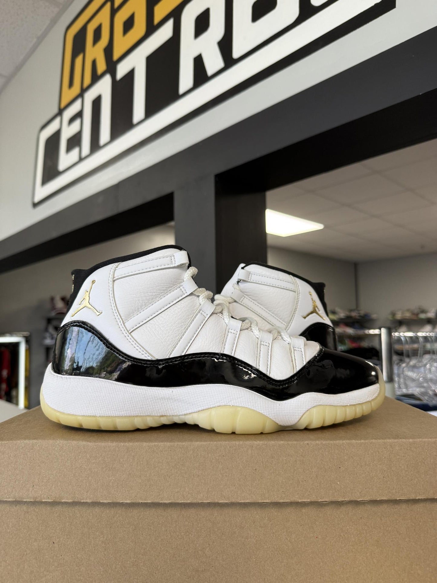 Jordan 11 "Gratitude" Used Size 7Y/8.5W