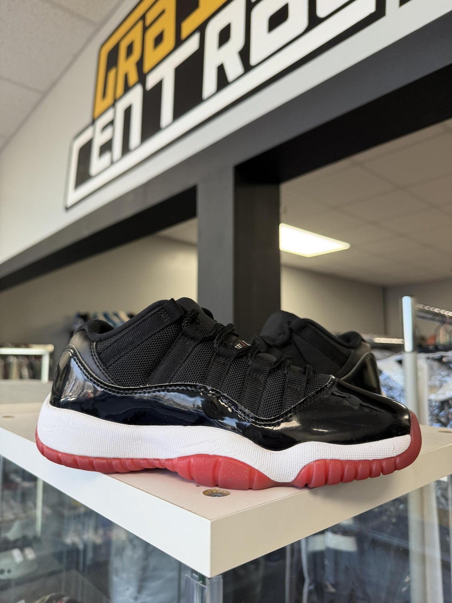 Jordan 11 Low "Bred" Used Size 4.5Y/6W