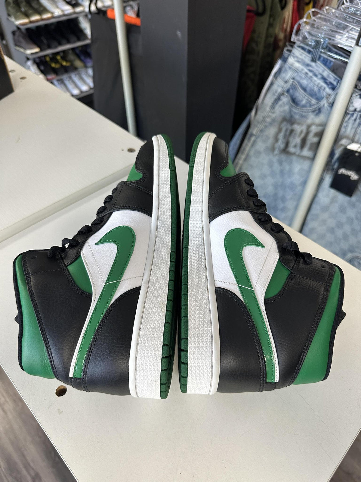 Jordan 1 Mid Green Toe Used