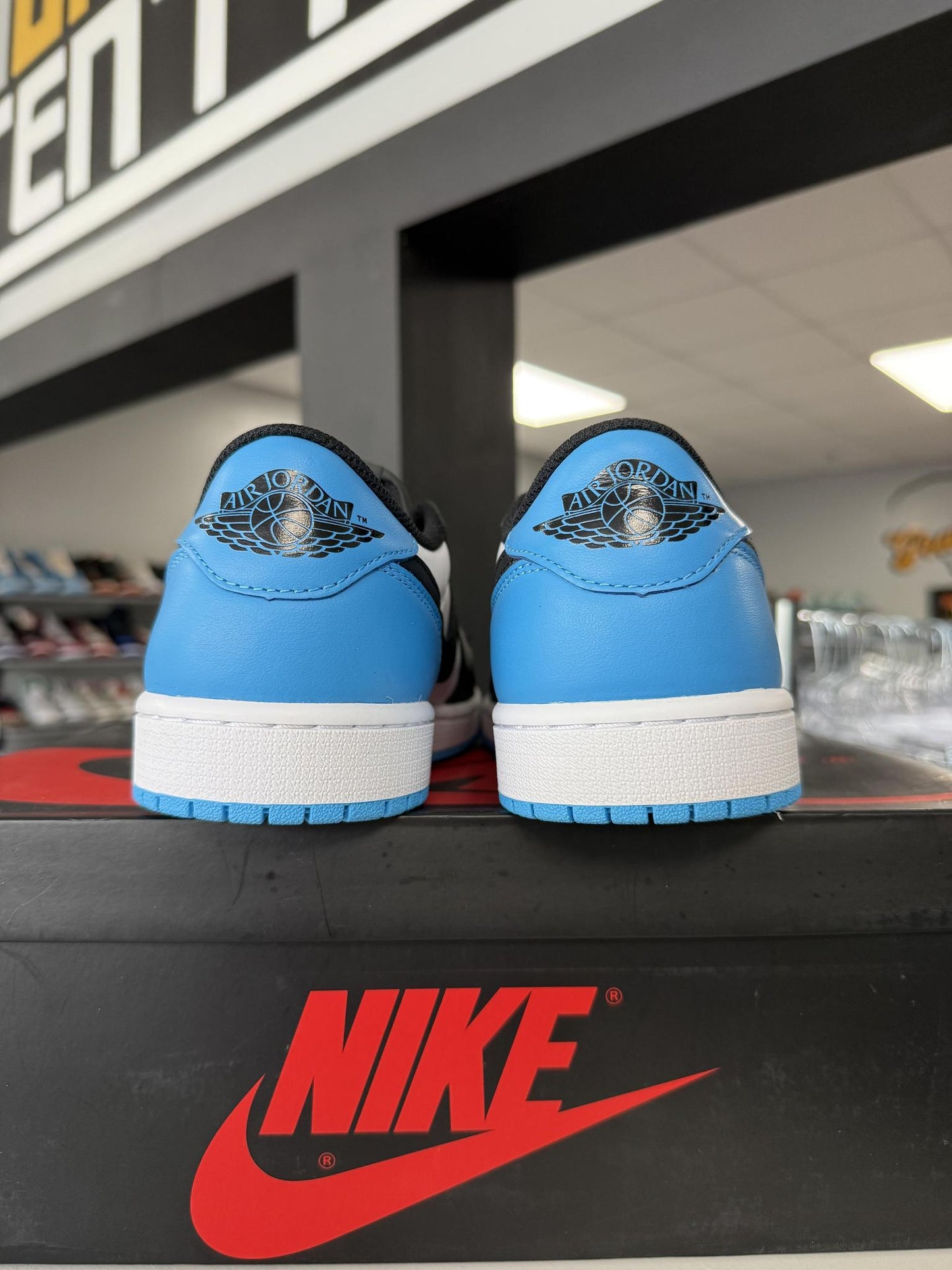 Jordan 1 Low "Powder Blue" Used Size 9.5