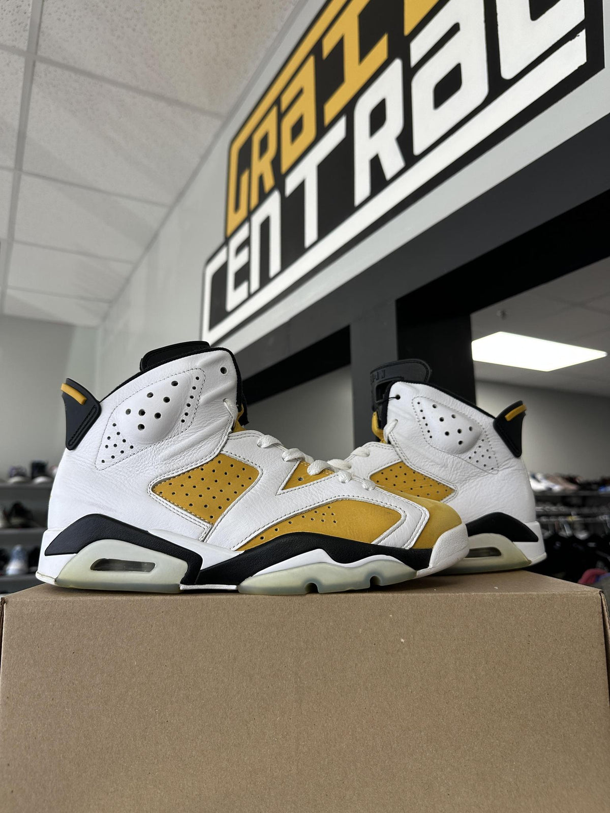 Jordan 6 Yellow Ochre Used