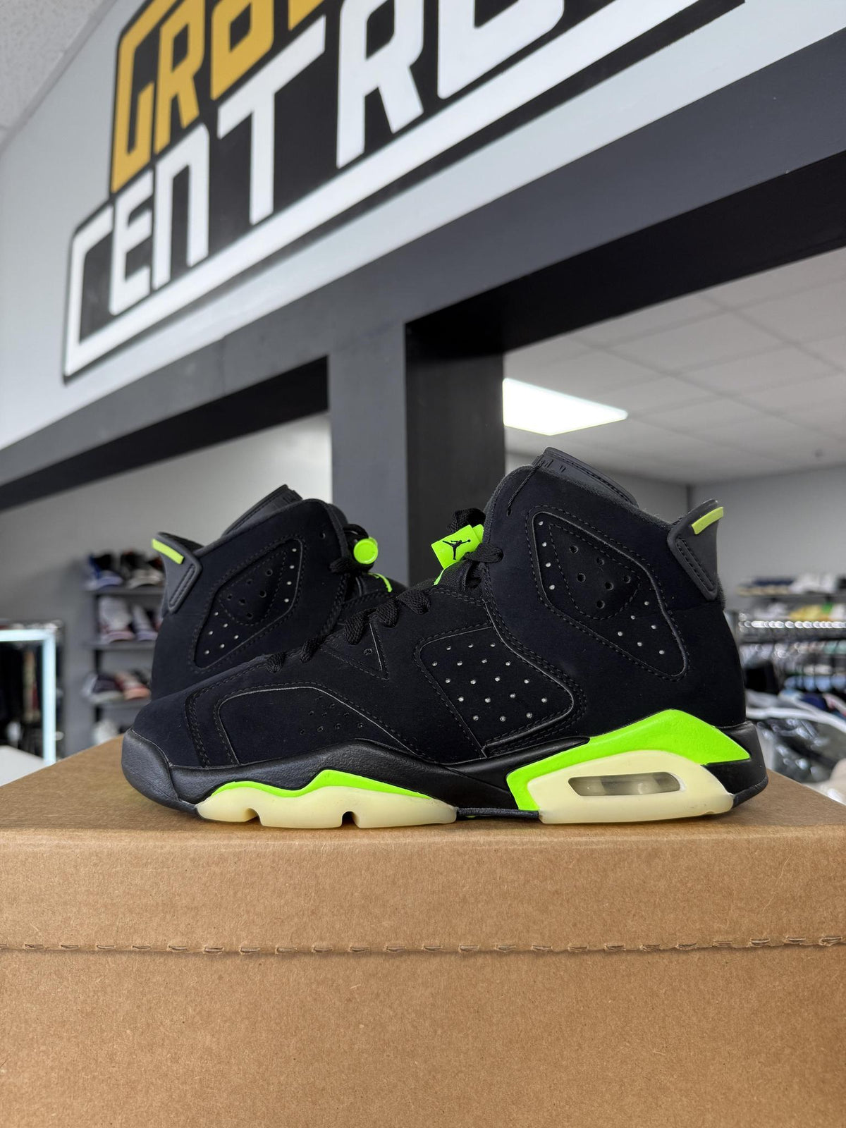 Jordan 6 "Electric Green" Used Size 5.5Y/7W