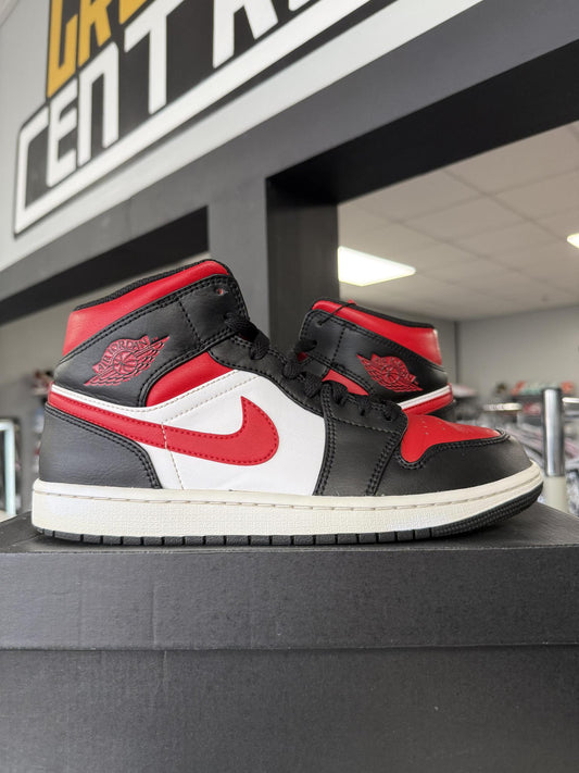 Jordan 1 Mid "Black Red" Used Size 8