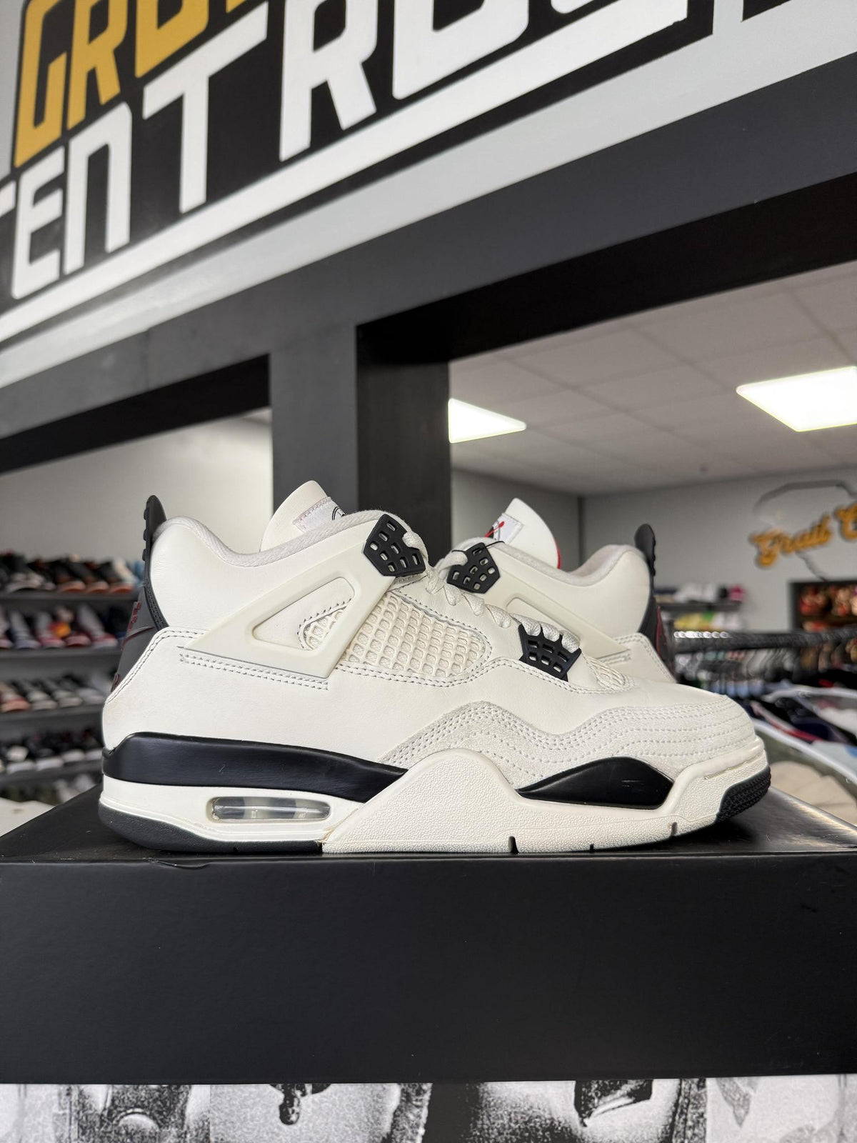Jordan 4 "Flight Club" Used Size 9