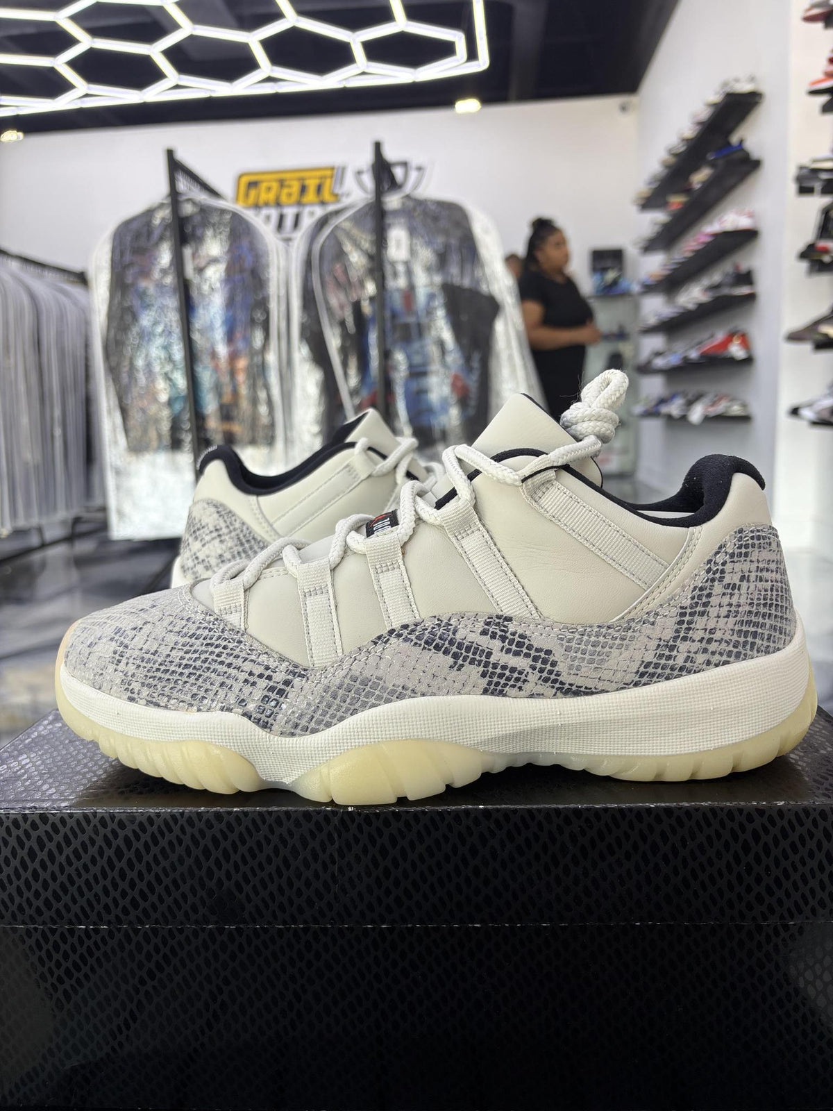 Jordan 11 Low "Snakeskin" Used Size 9