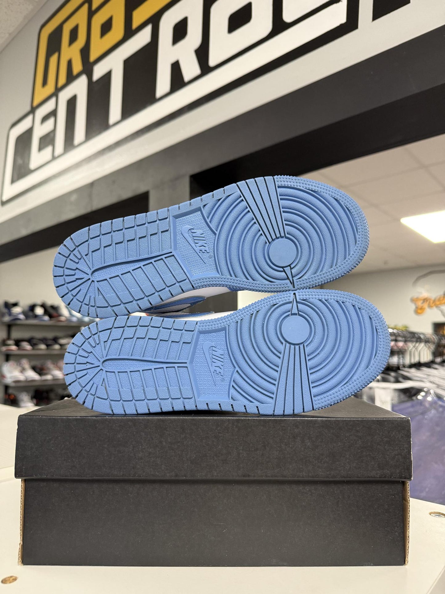 Jordan 1 Low "University Blue" Used Size 4.5Y/6W