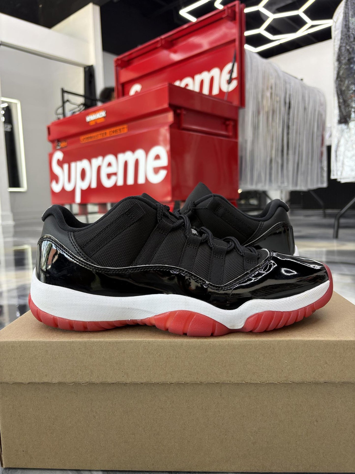 Jordan 11 "Bred" Low Used Size 9.5