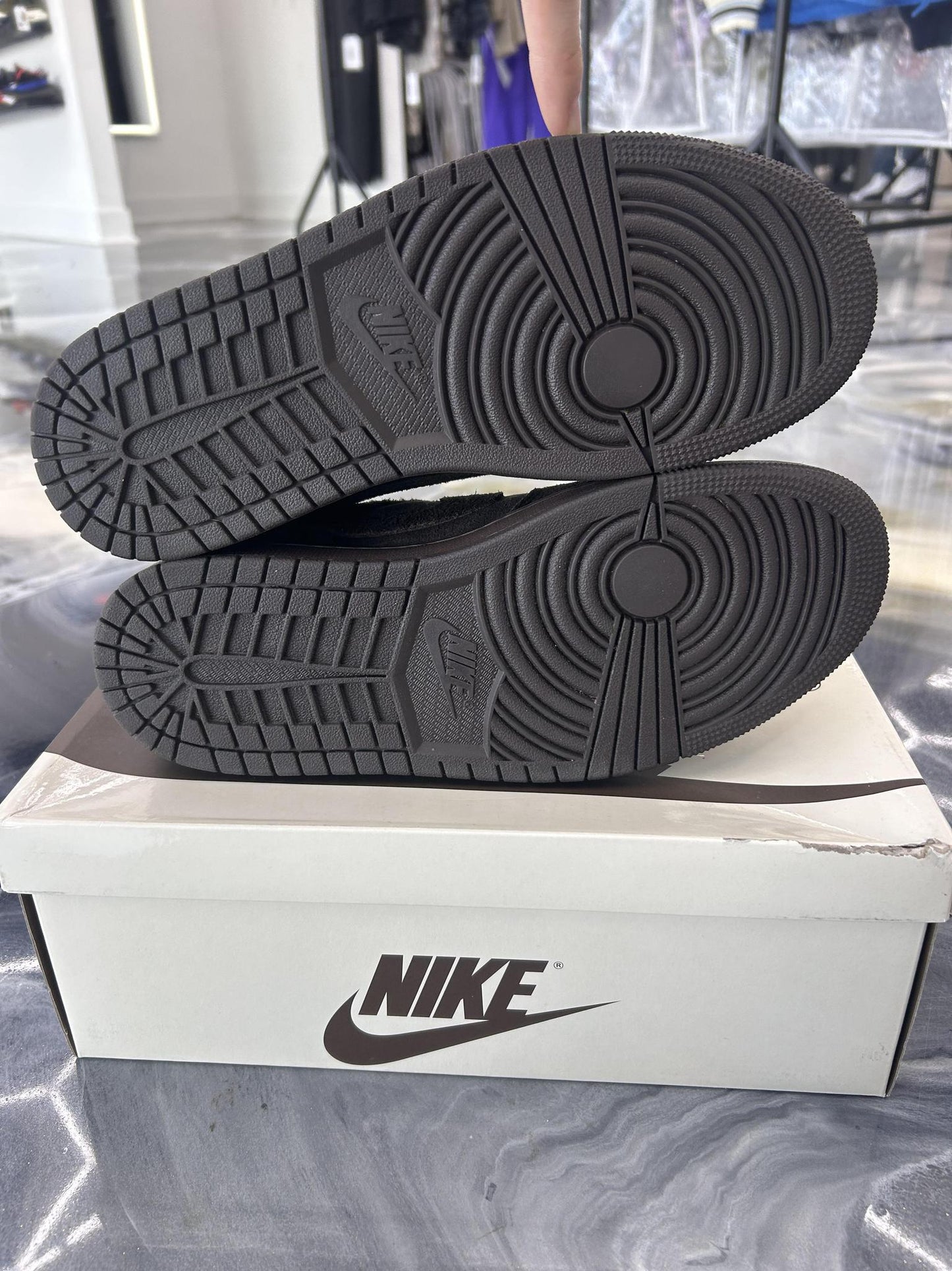 Jordan 1 Low x Travis Scott "Velvet Brown" Used Size 8.5
