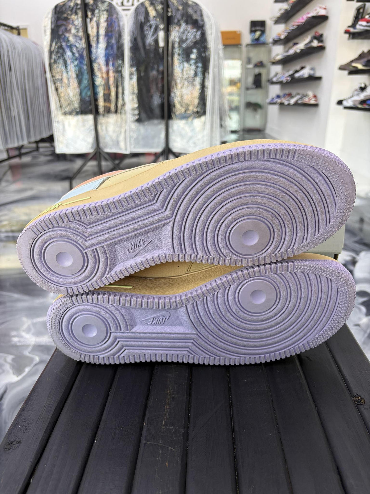 Nike Air Force 1 Low "Sesame Hydrangeas" Used Size 11