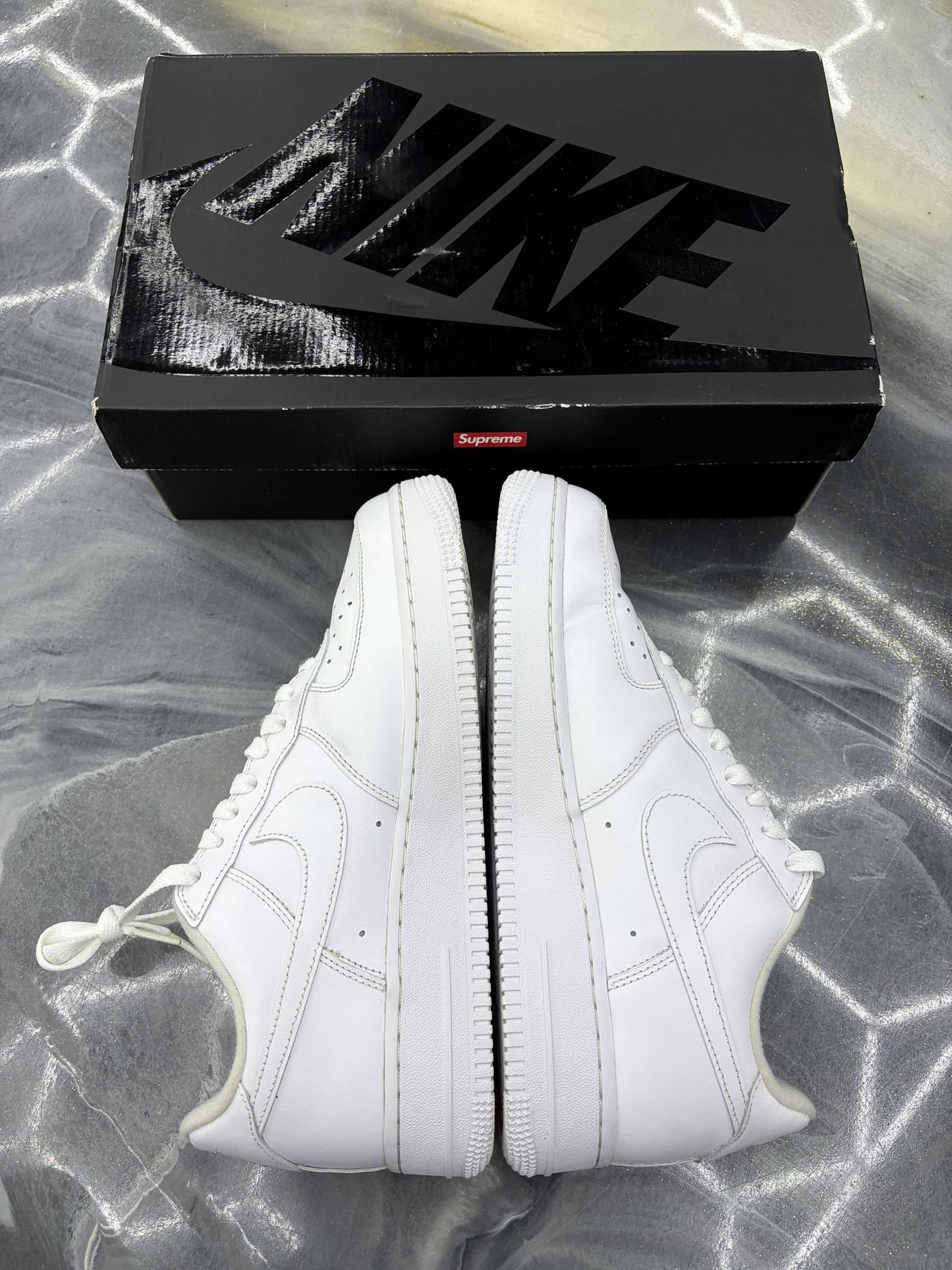 Nike Air Force One Low Supreme "White" Used Size 8