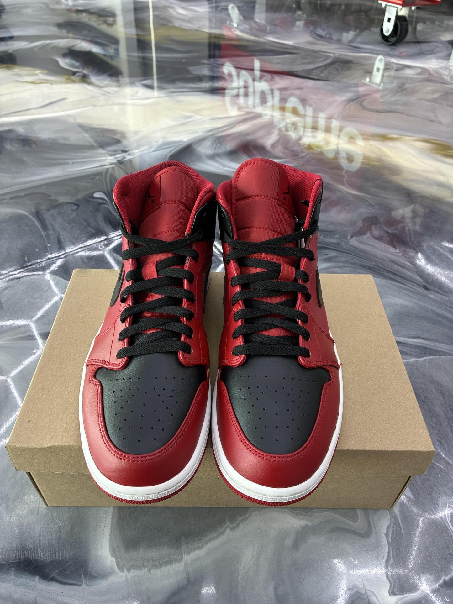 Jordan 1 Mid "Reverse Bred" Used Size 12