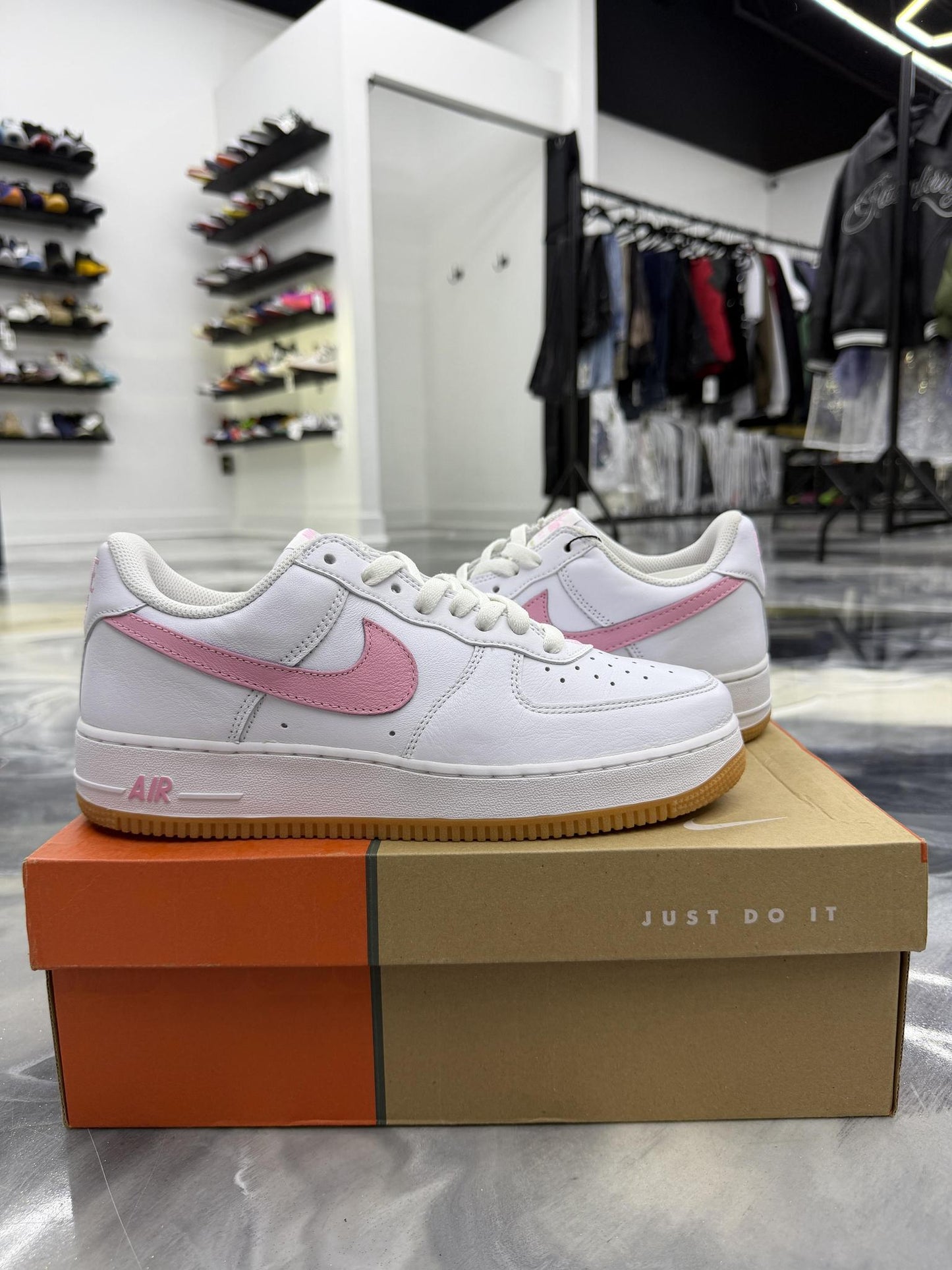 Nike Air Force 1 Low Pink Gum Used Size 9