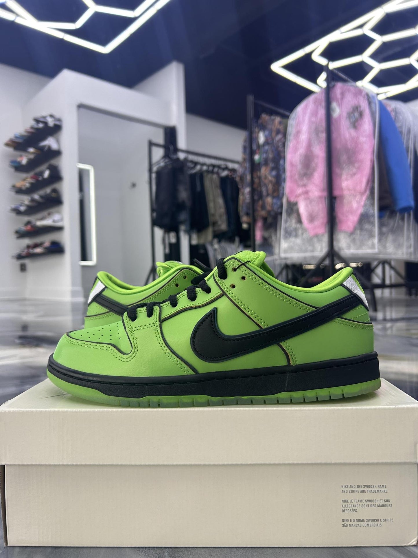 Dunk Low SB "Buttercup Power Puff Girls" Used Size 9