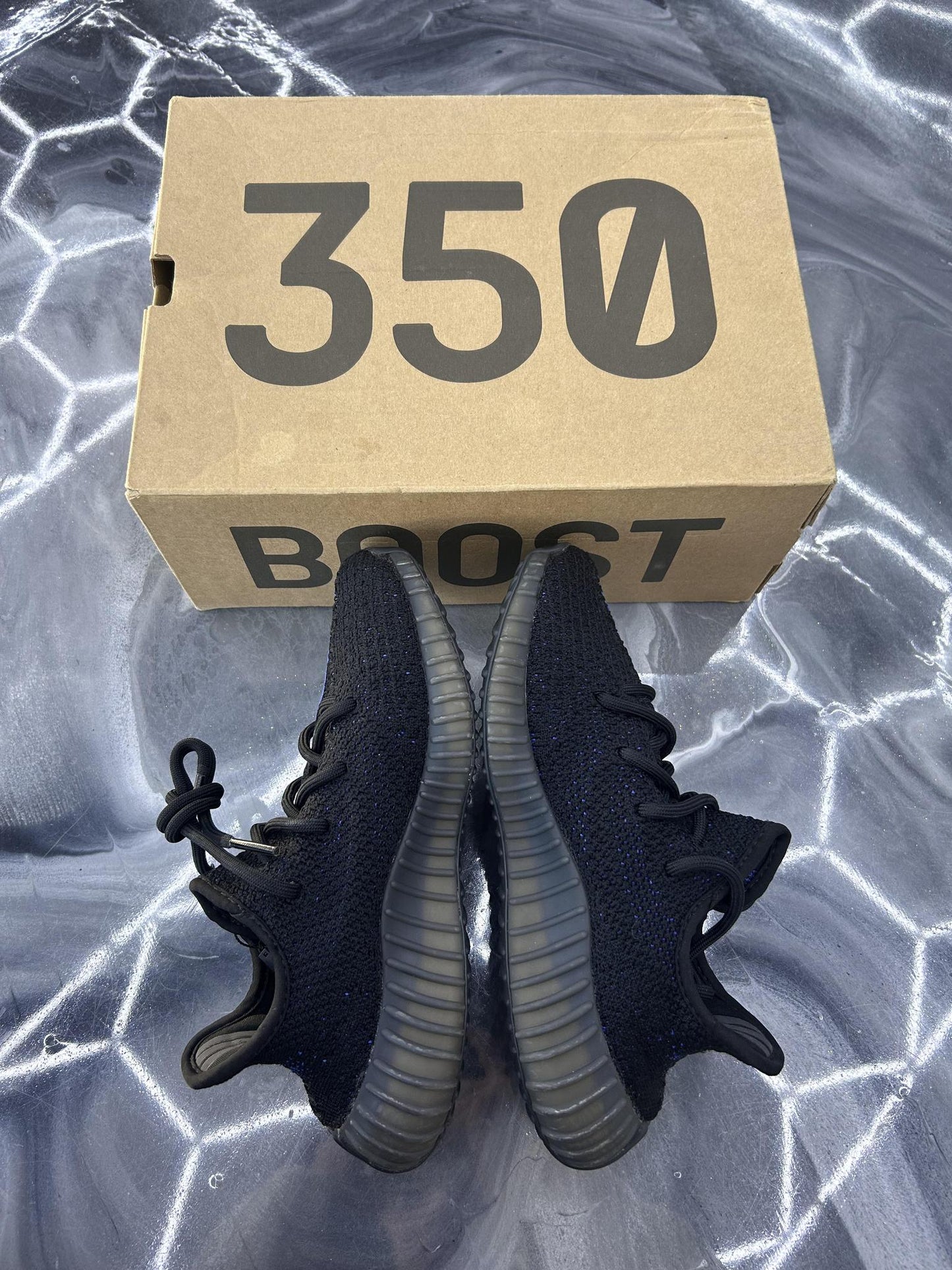 Adidas Yeezy 350 V2 "Dazzling Blue" Used Size 4Y/5.5W