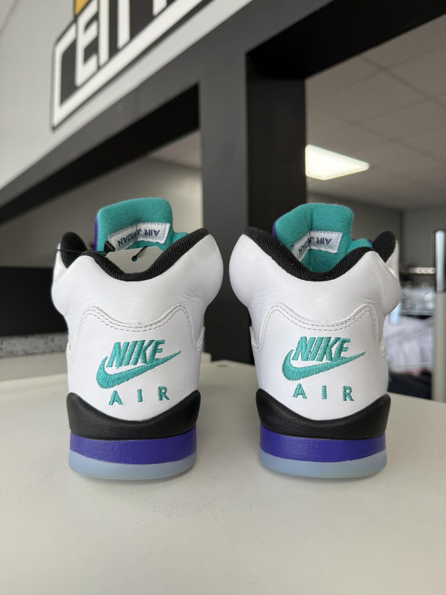 Jordan 5 "Grape" Used Size 5Y/6.5W