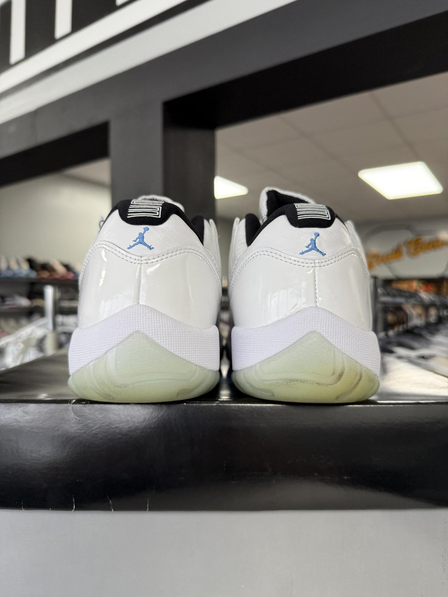 Jordan 11 Low "Legend Blue" Used Size 8