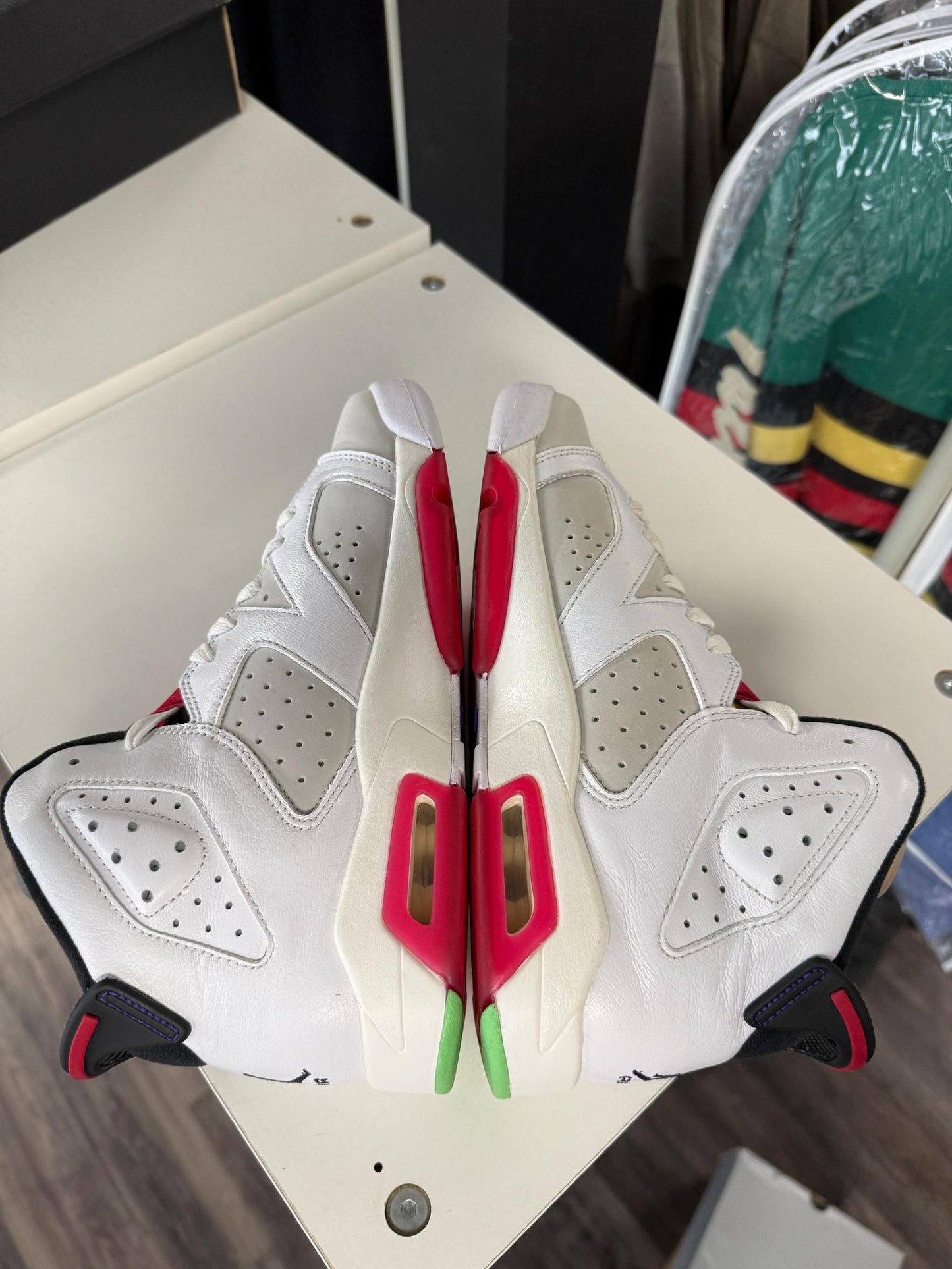 Jordan 6 "Hare" Used Size 7Y/8.5W
