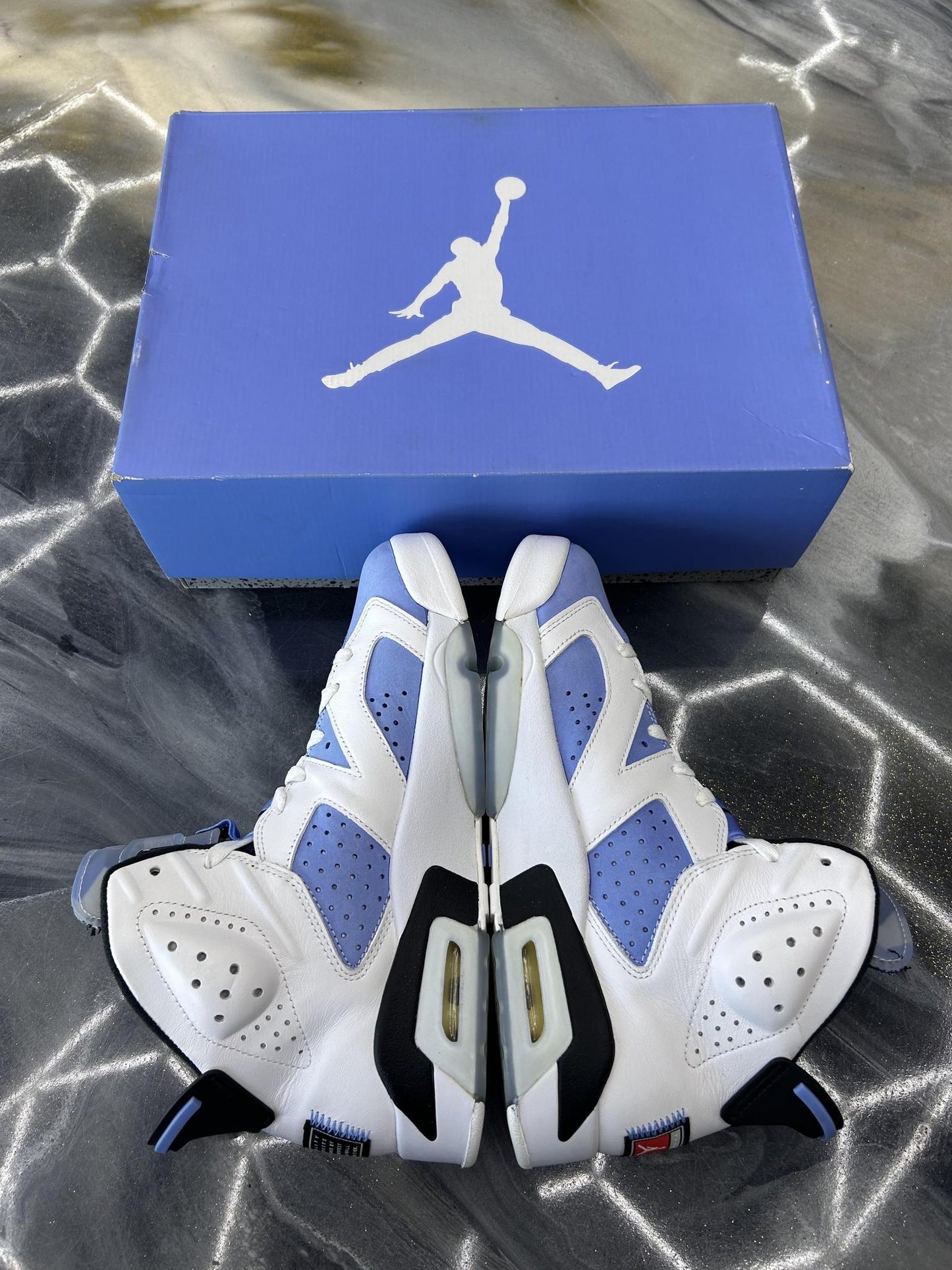 Jordan 6 "UNC" Used Size 9