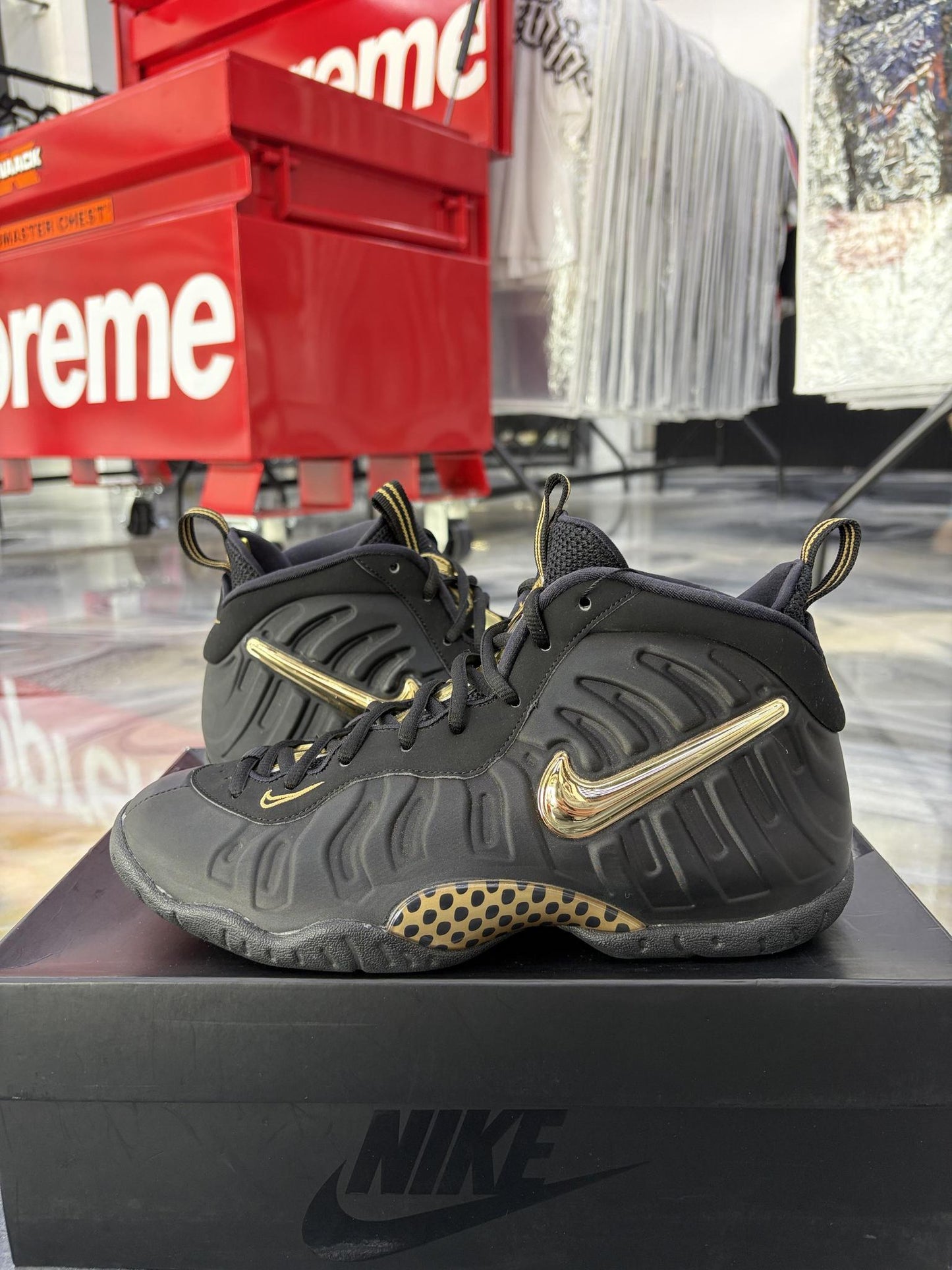 Nike Air Foamposite Pro "Metallic Gold" Used Size 7Y/8.5W